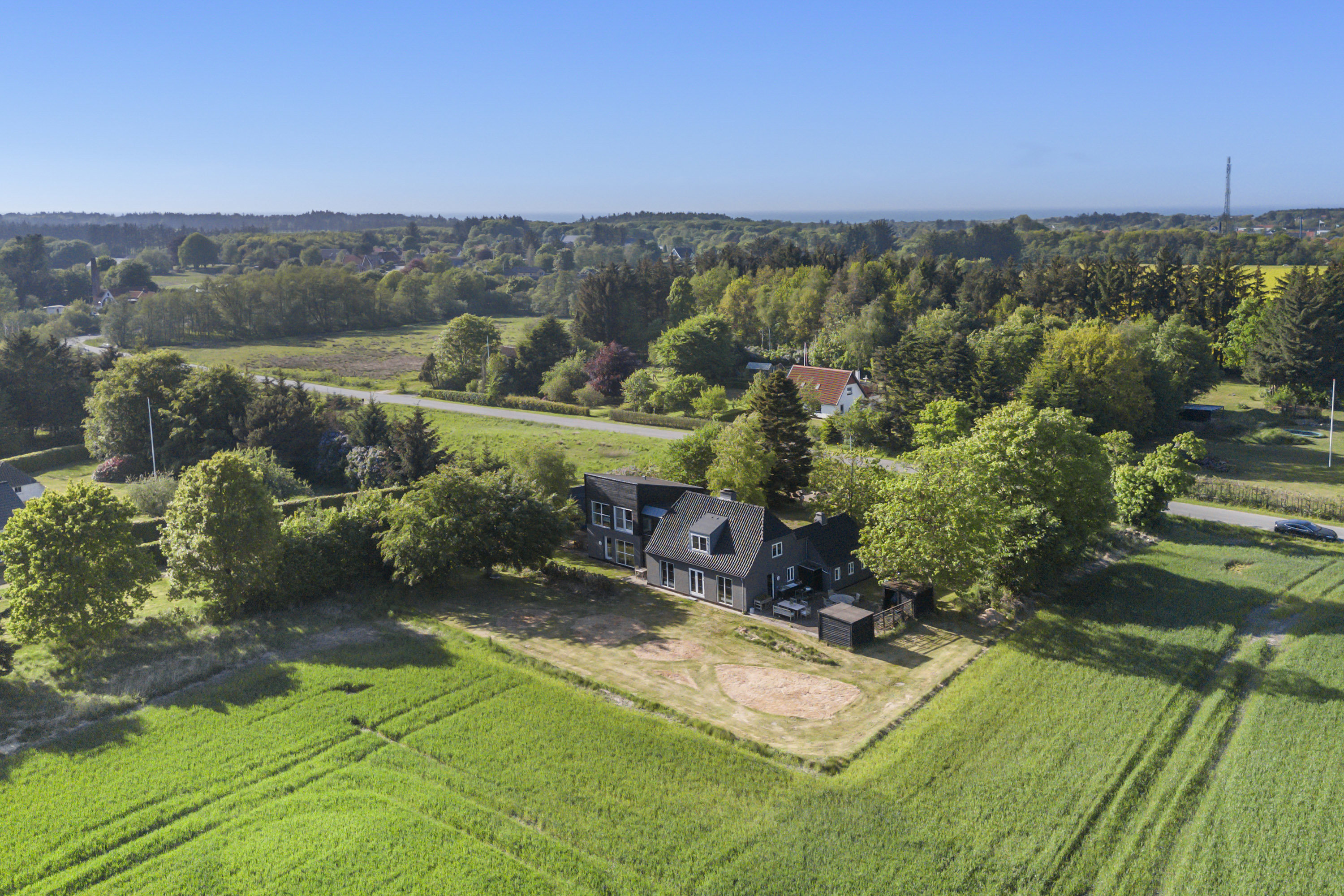 Fremhævet luftfoto billede i fuldskærmstilstand. Billede af Elkærvej 6, Tversted, 9881 Bindslev
