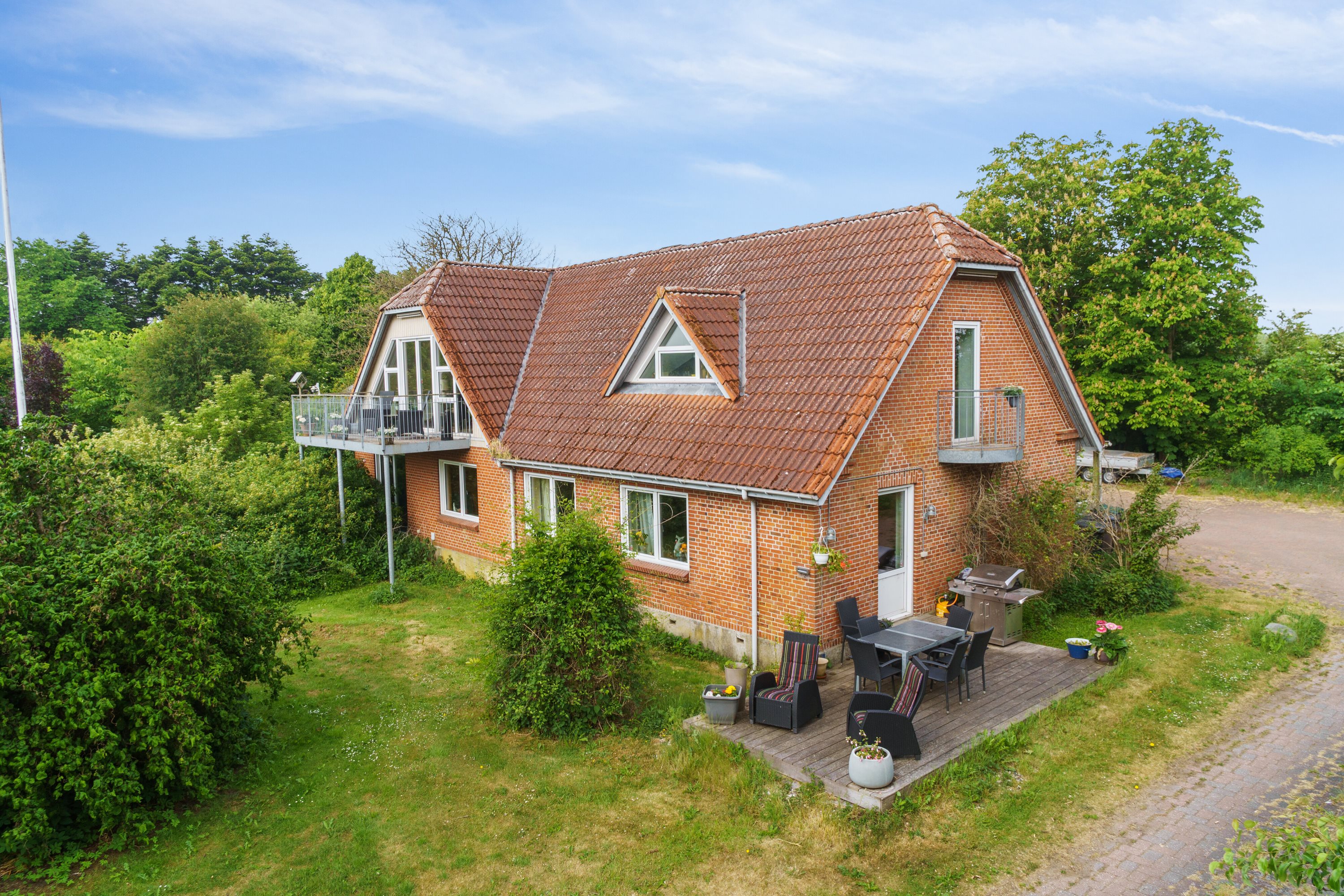 Fremhævet udendørs billede i fuldskærmstilstand. Billede af Kirkebakken 12, Sdr Vinge, 8860 Ulstrup