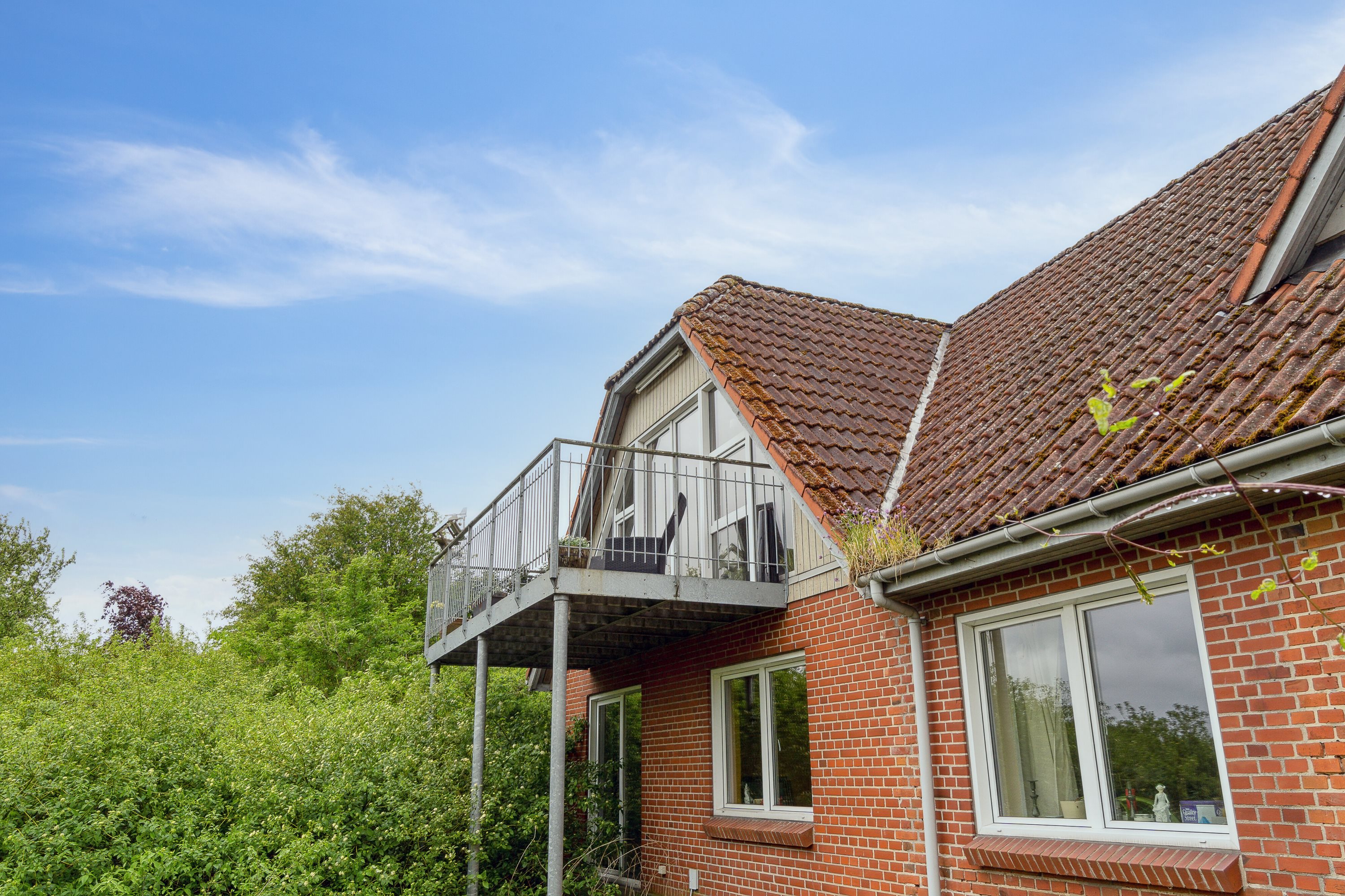 Fremhævet set fra haven billede i fuldskærmstilstand. Billede af Kirkebakken 12, Sdr Vinge, 8860 Ulstrup