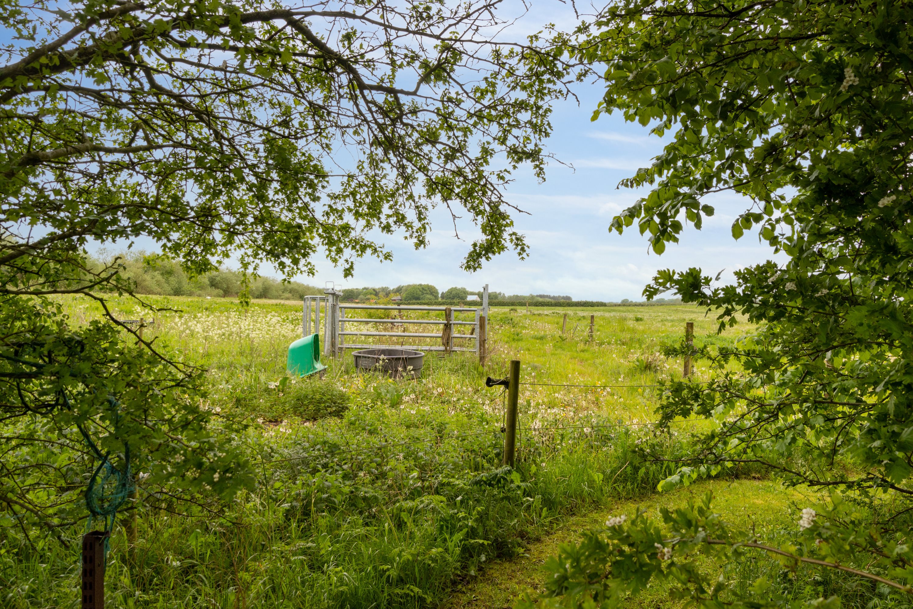 Fremhævet udendørs billede i fuldskærmstilstand. Billede af Kirkebakken 12, Sdr Vinge, 8860 Ulstrup