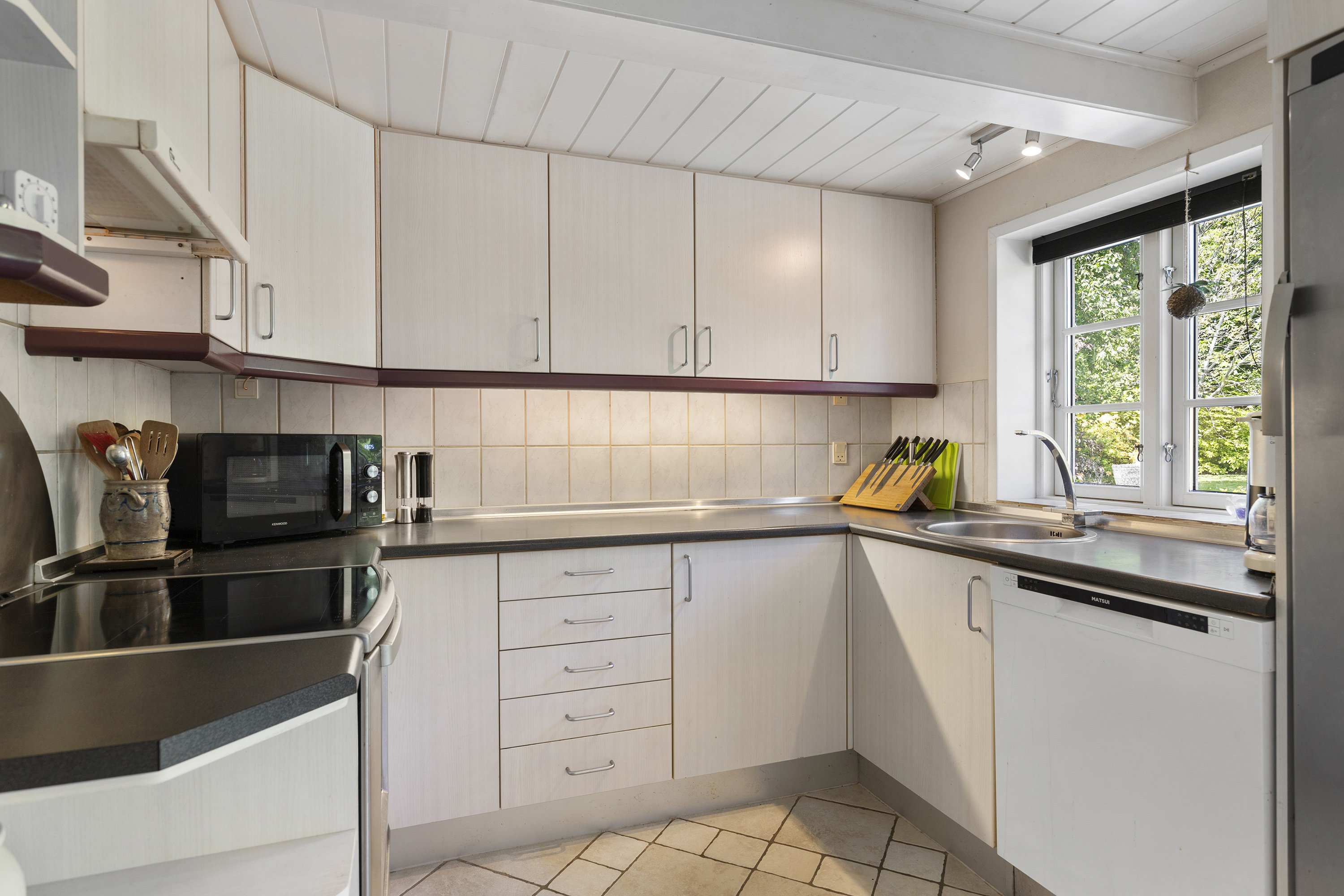 Fremhævet køkken billede i fuldskærmstilstand. Billede af Harkenvej 285, Rakkeby, 9800 Hjørring