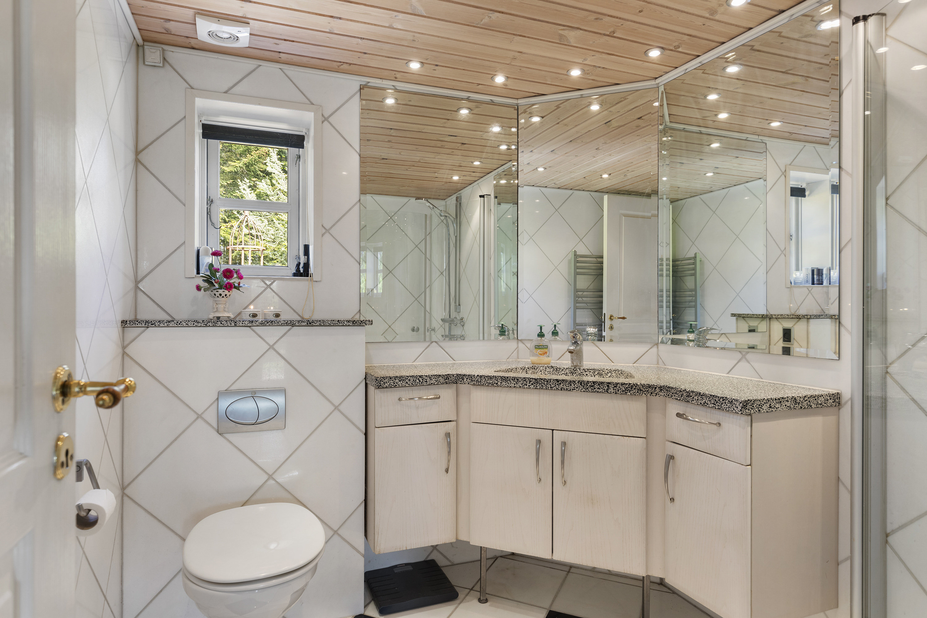 Fremhævet badeværelse billede i fuldskærmstilstand. Billede af Harkenvej 285, Rakkeby, 9800 Hjørring