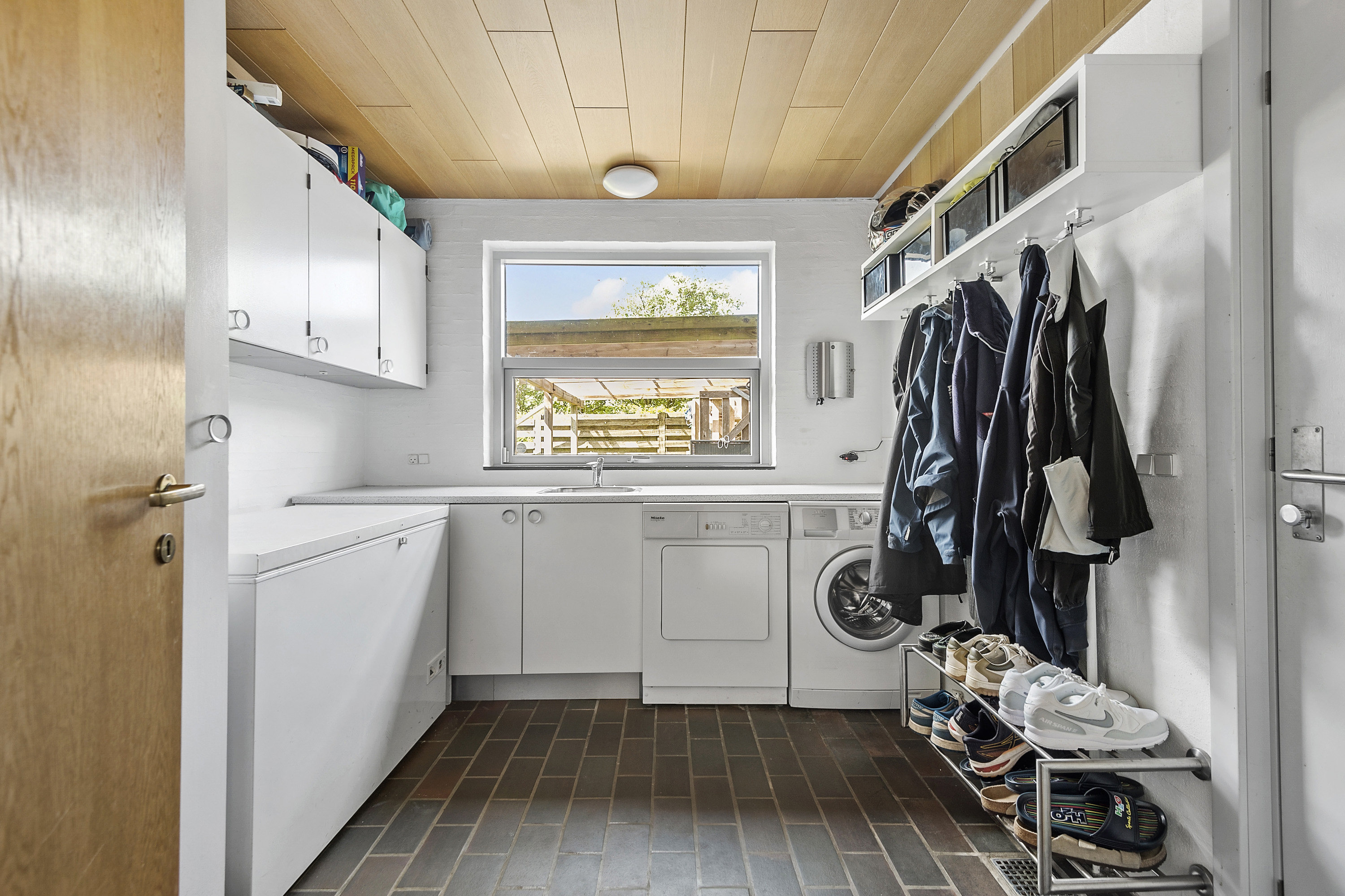 Fremhævet køkken billede i fuldskærmstilstand. Billede af Tremhøjevej 27, 6731 Tjæreborg