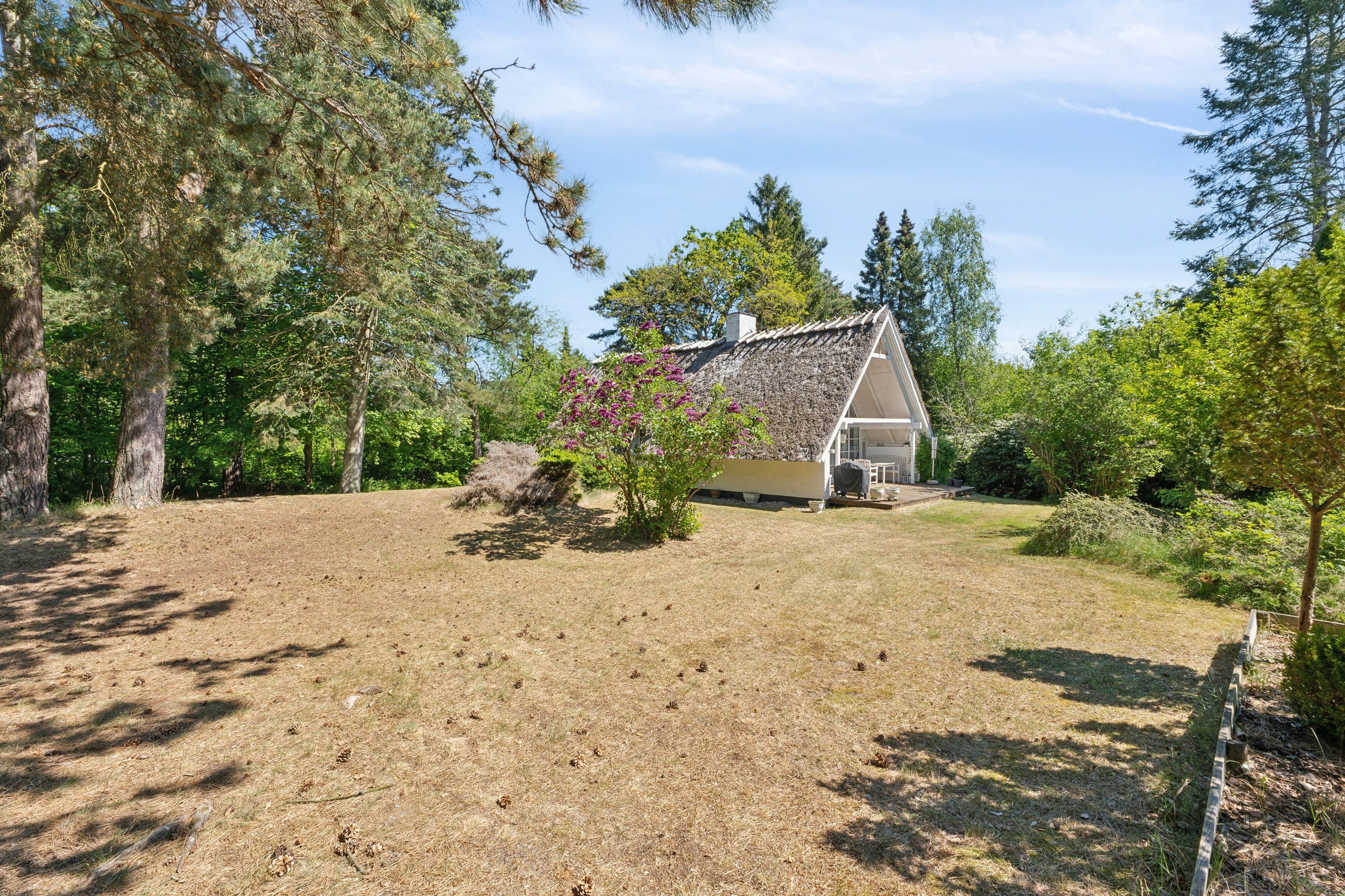Fremhævet set fra haven billede i fuldskærmstilstand. Billede af Fyrrevangen 8, Asserbo, 3300 Frederiksværk