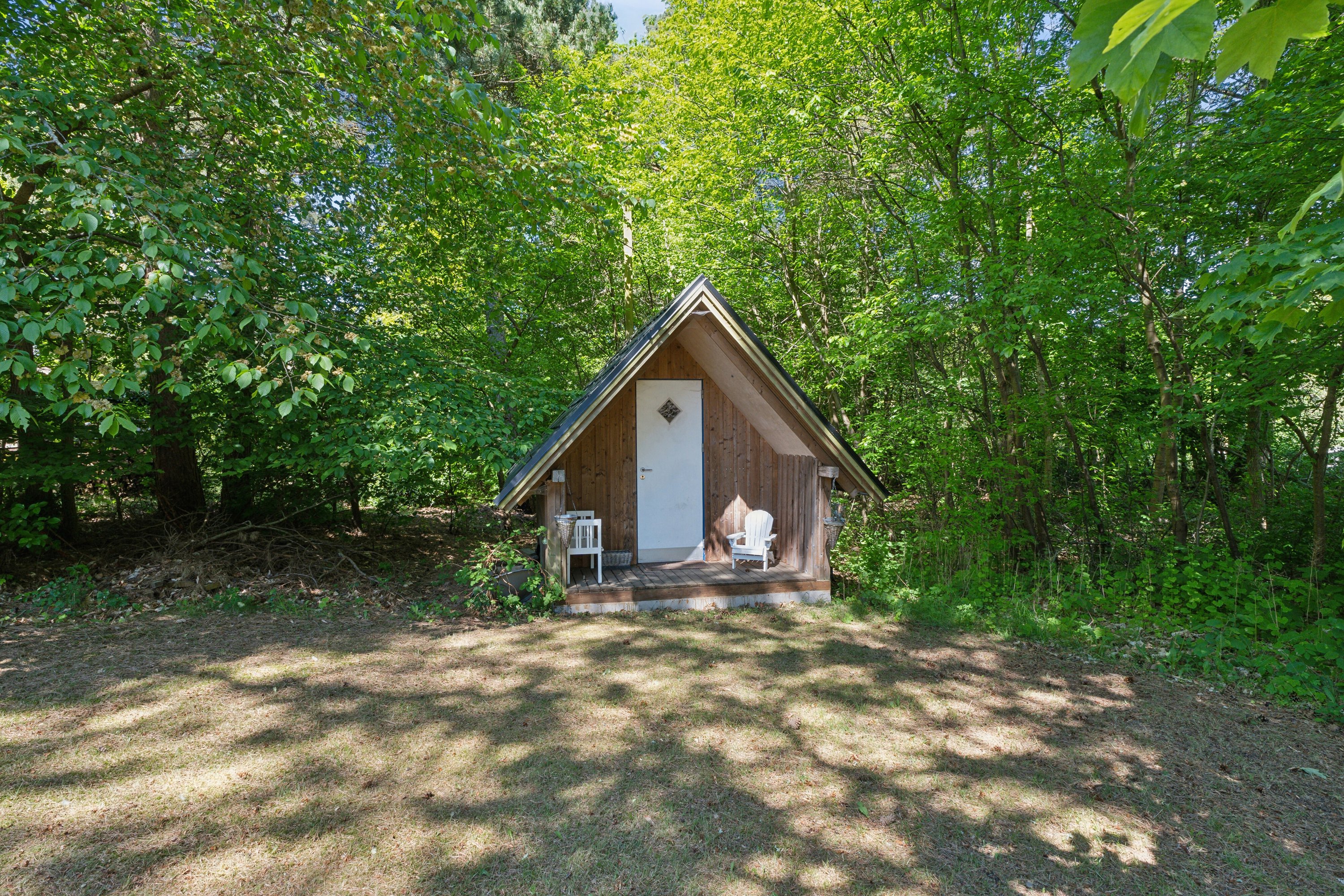 Fremhævet udendørs billede i fuldskærmstilstand. Billede af Fyrrevangen 8, Asserbo, 3300 Frederiksværk