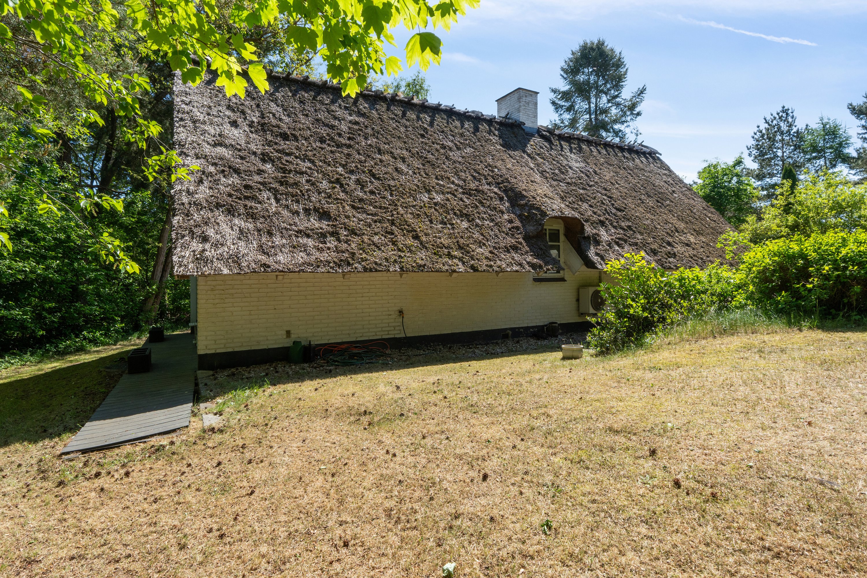 Fremhævet set fra haven billede i fuldskærmstilstand. Billede af Fyrrevangen 8, Asserbo, 3300 Frederiksværk
