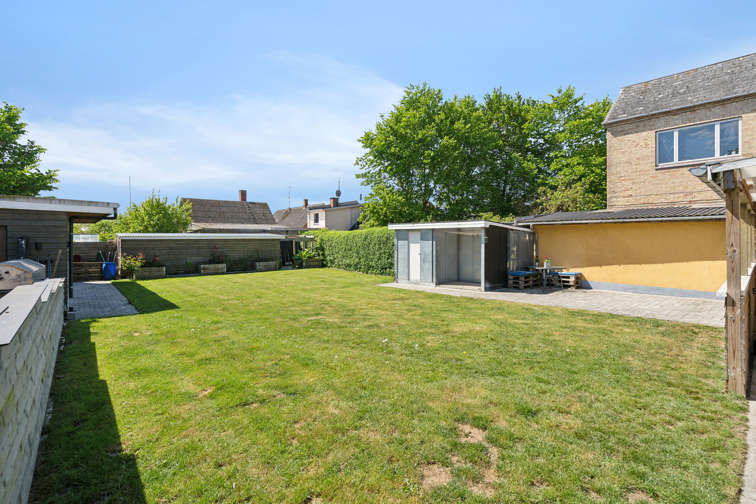 Fremhævet set fra haven billede i fuldskærmstilstand. Billede af Bredgade 12, 4653 Karise