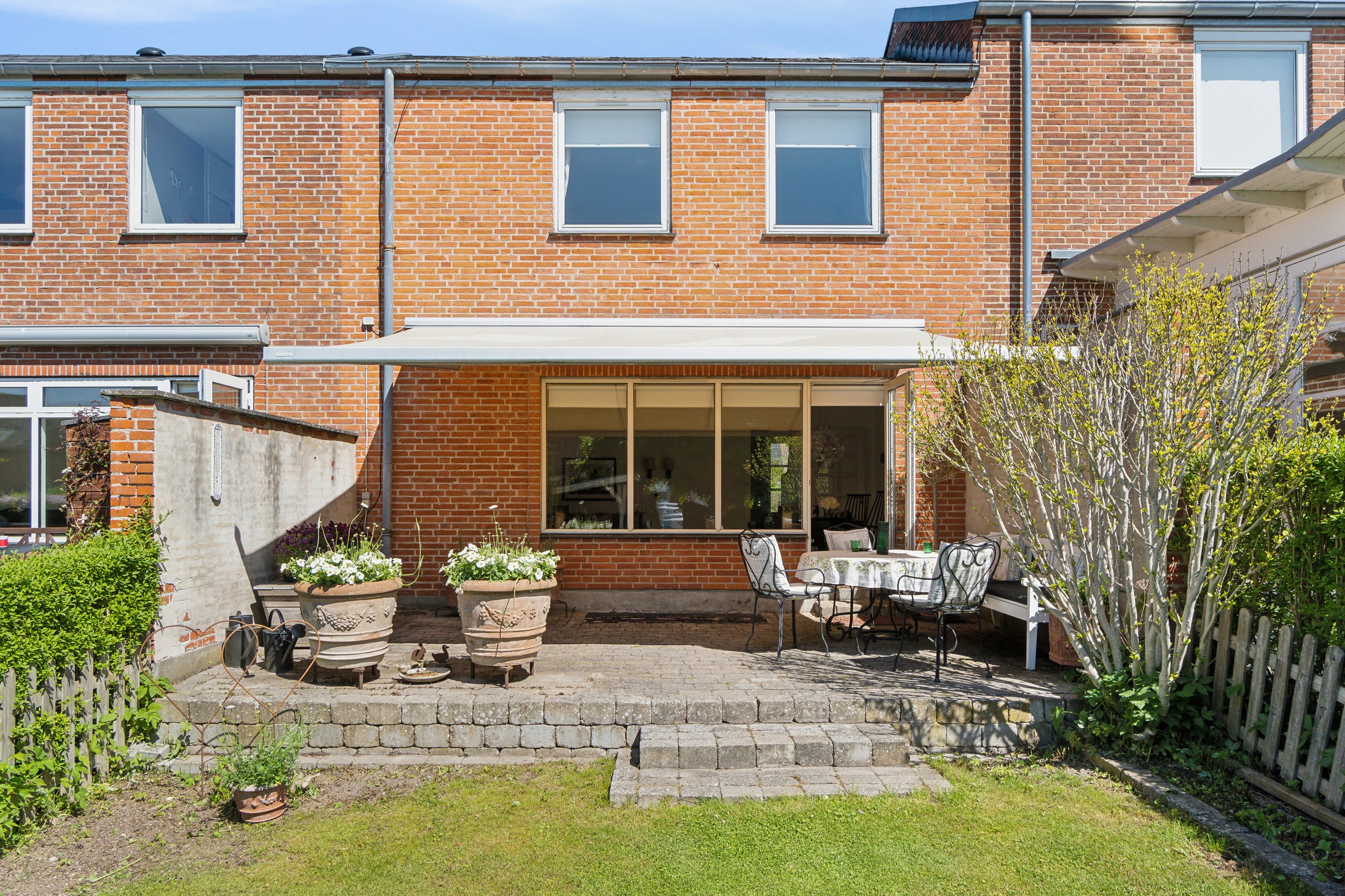 Fremhævet set fra haven billede i fuldskærmstilstand. Billede af Elletoften 8, 2800 Kongens Lyngby