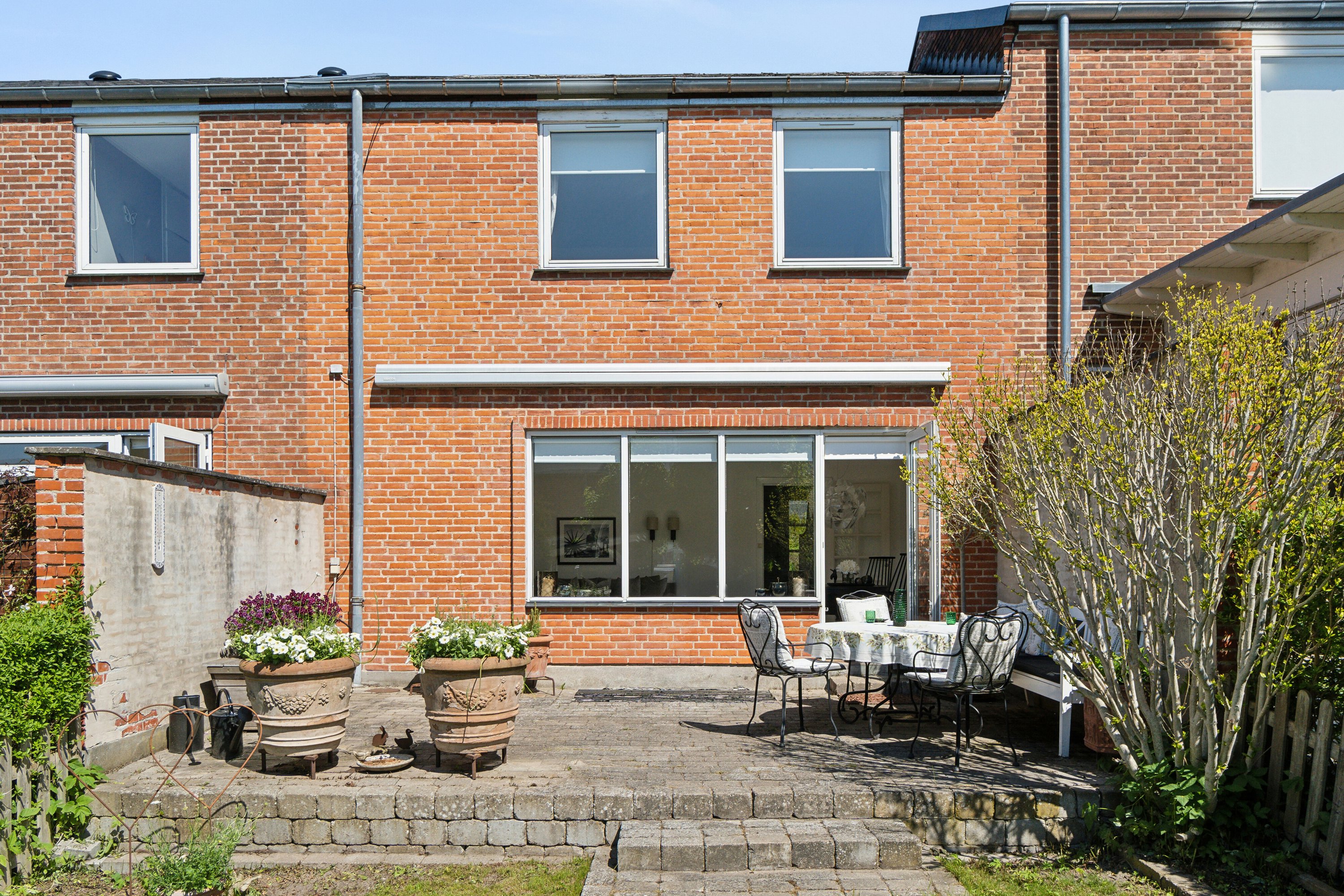 Fremhævet set fra haven billede i fuldskærmstilstand. Billede af Elletoften 8, 2800 Kongens Lyngby