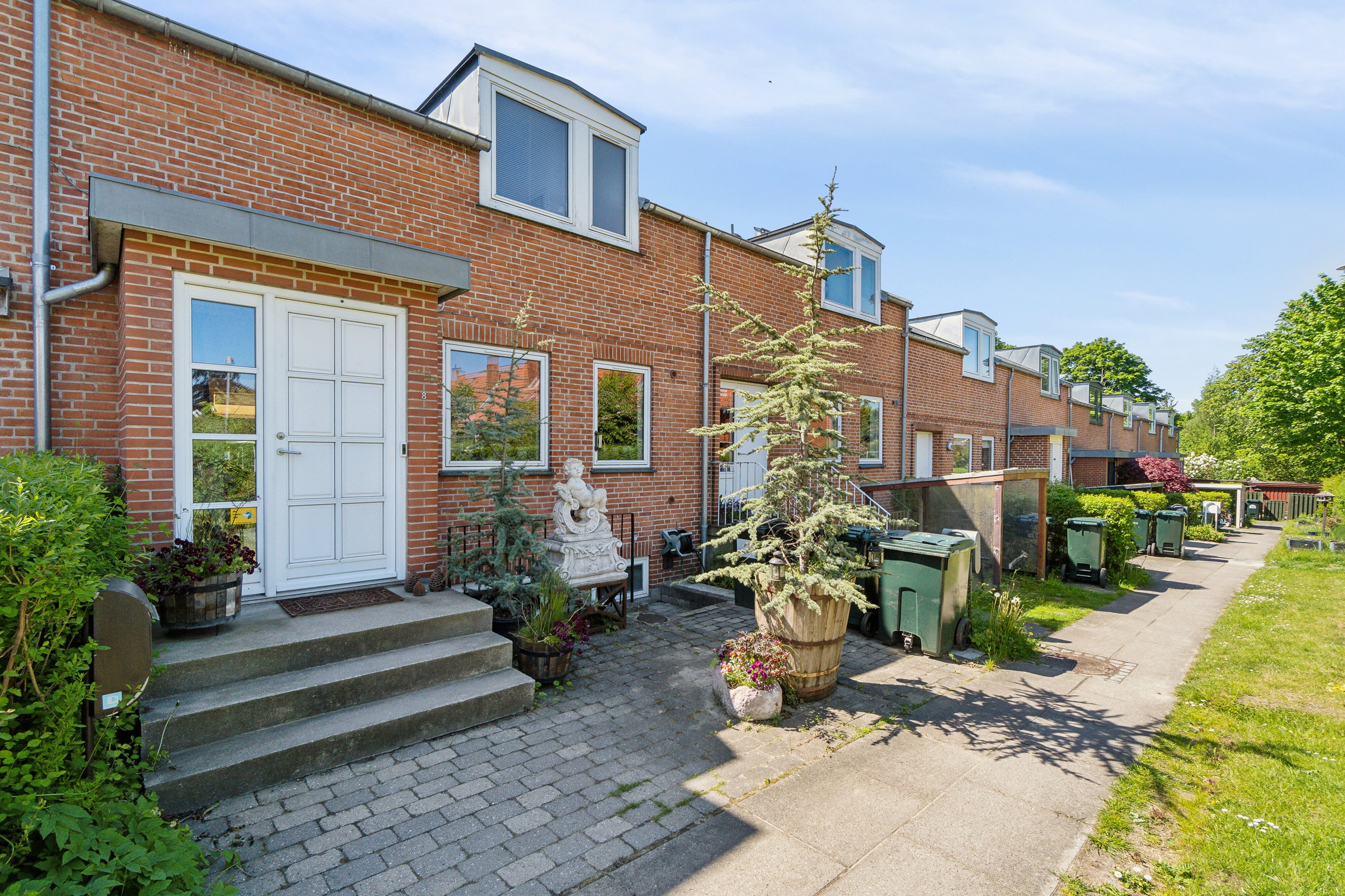 Miniaturebillede 1: udendørs. Billede af Elletoften 8, 2800 Kongens Lyngby