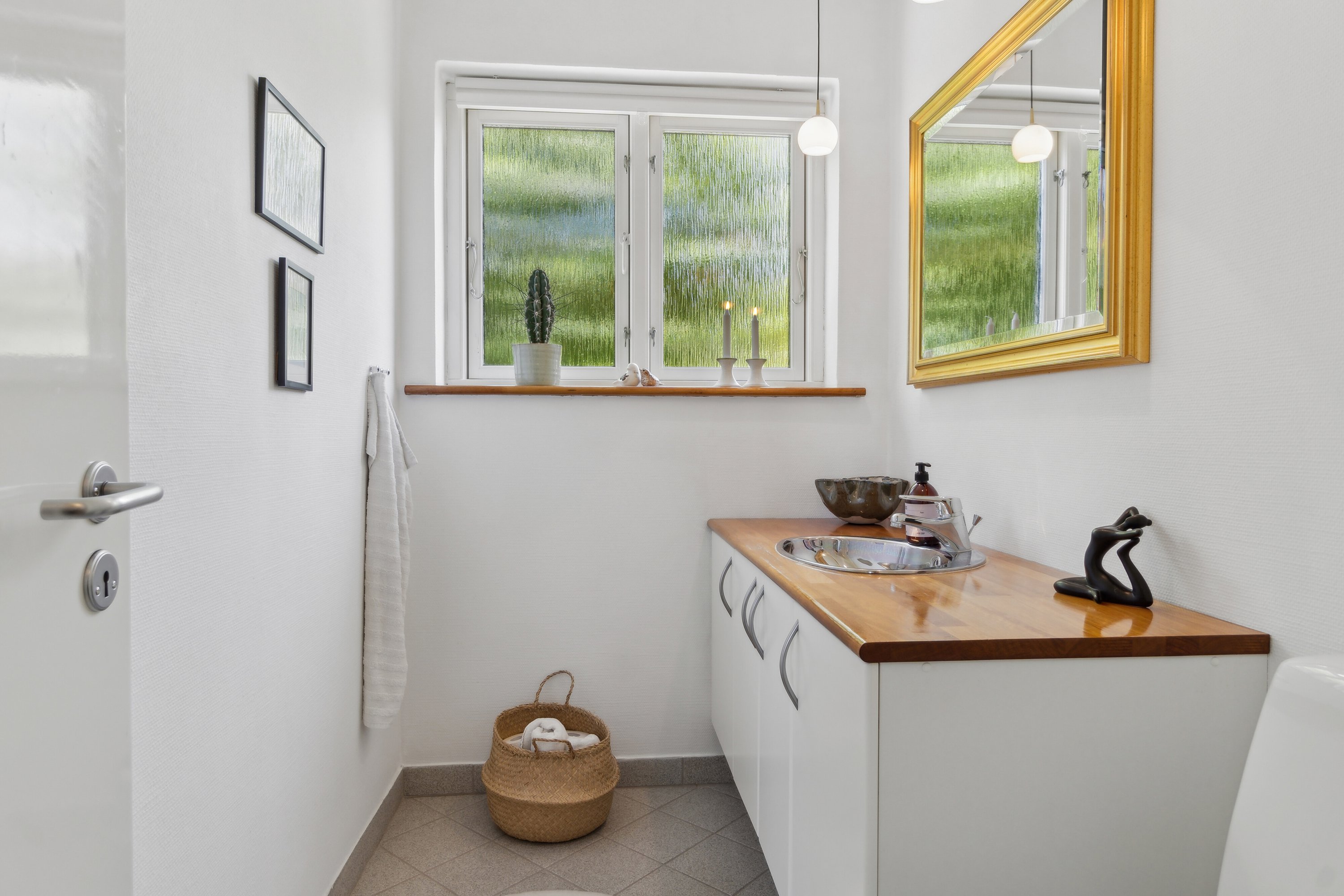 Fremhævet badeværelse billede i fuldskærmstilstand. Billede af Byvangen 3, 7700 Thisted