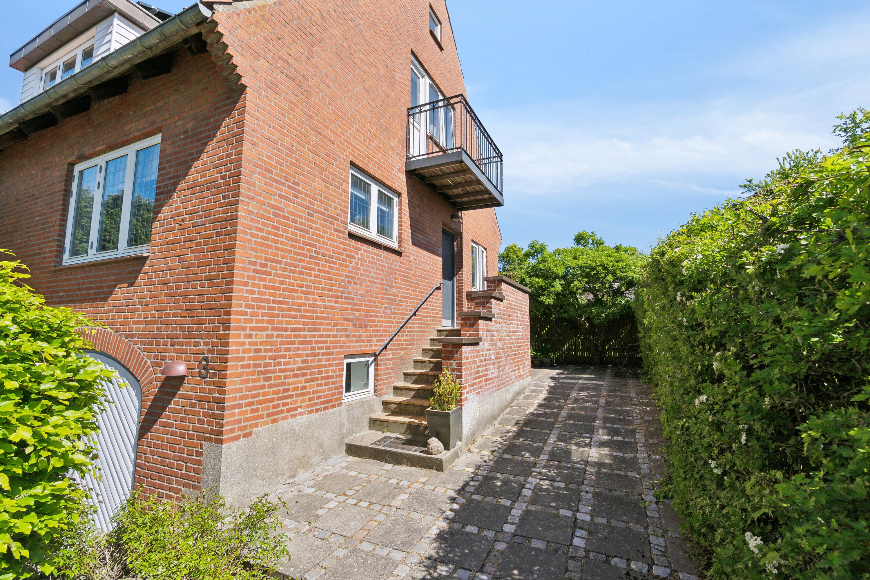 Fremhævet set fra haven billede i fuldskærmstilstand. Billede af Byvangen 3, 7700 Thisted