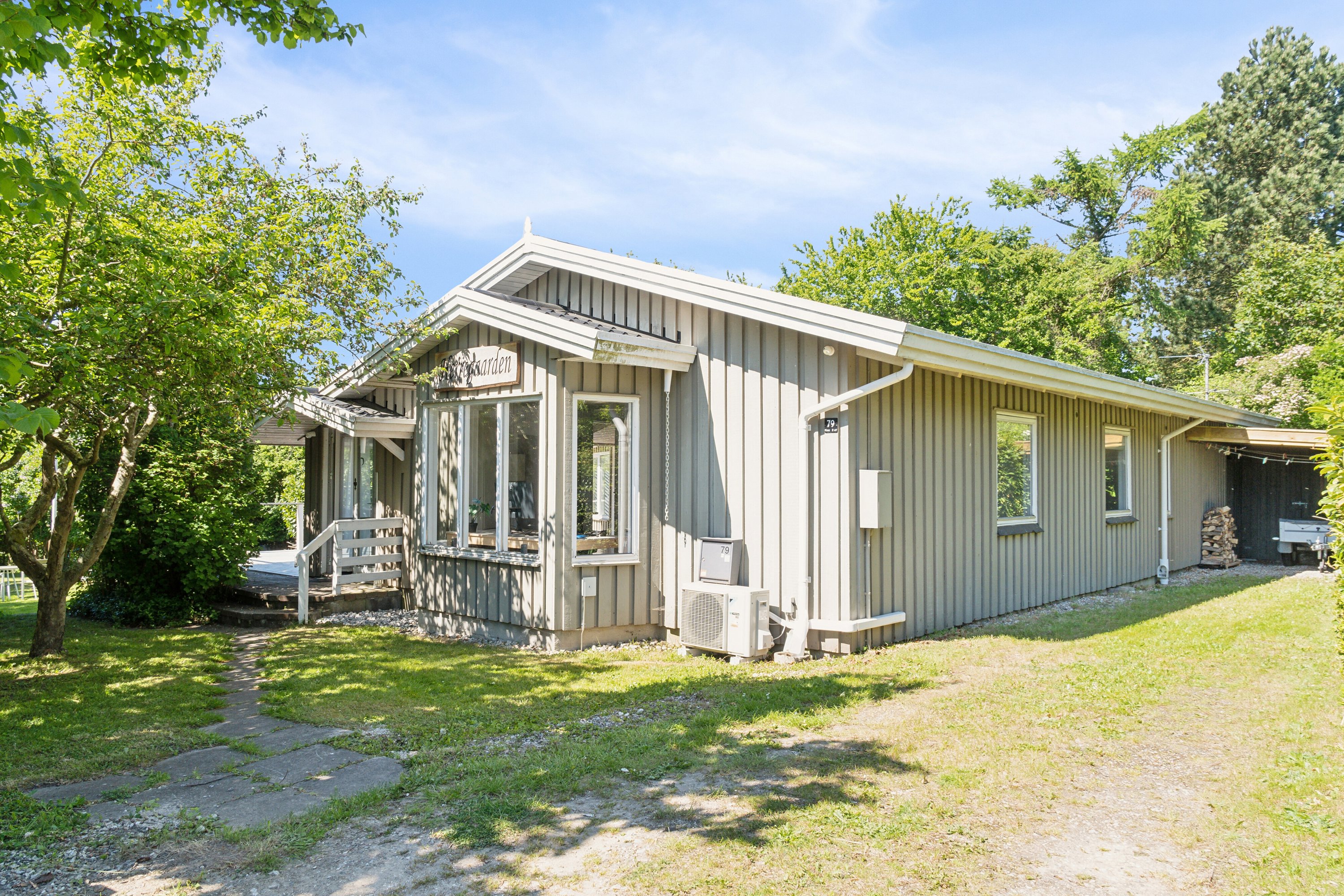 Miniaturebillede 2: set fra haven. Billede af Skadevænget 79, Vellerup, 4050 Skibby