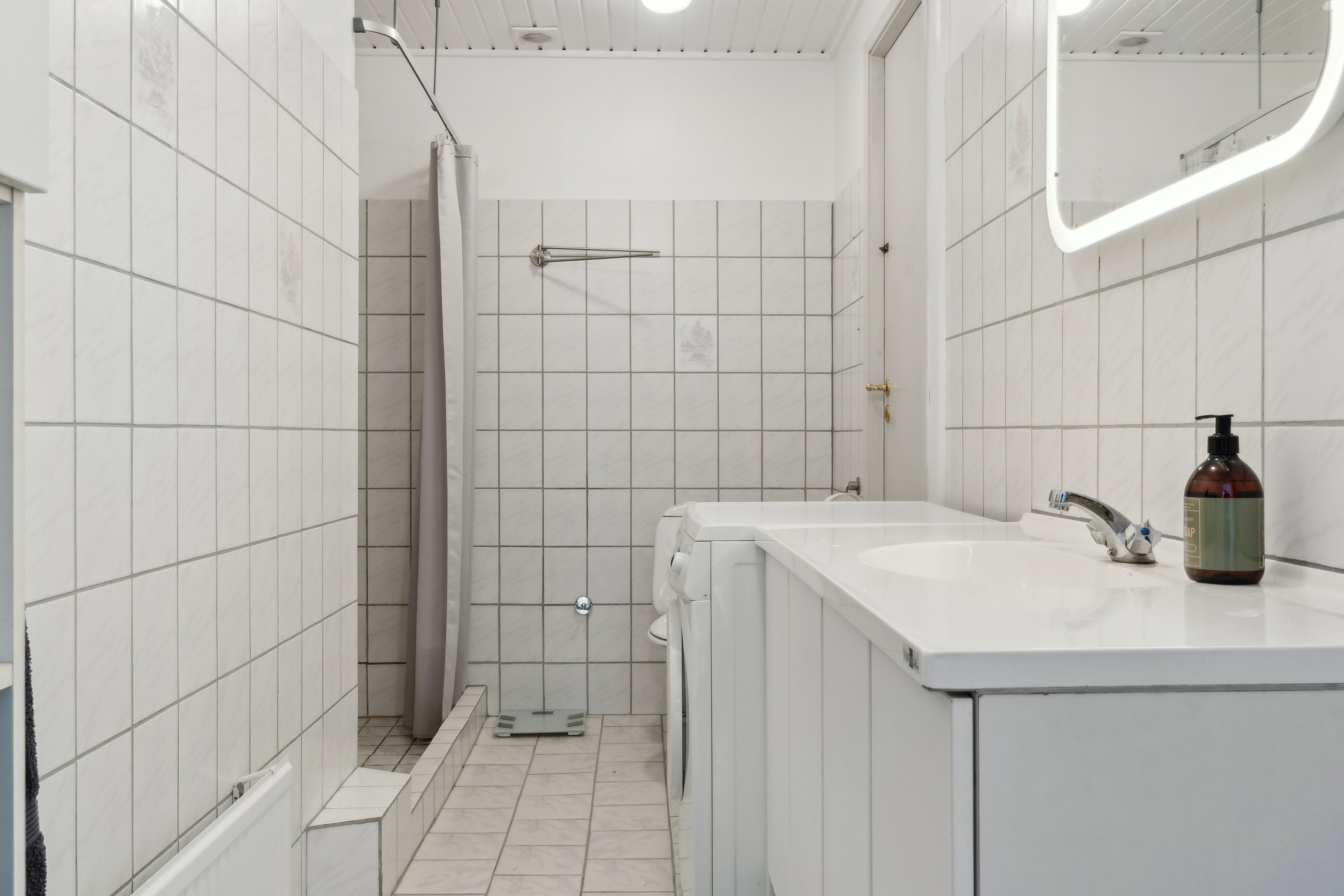 Fremhævet badeværelse billede i fuldskærmstilstand. Billede af Skadevænget 79, Vellerup, 4050 Skibby