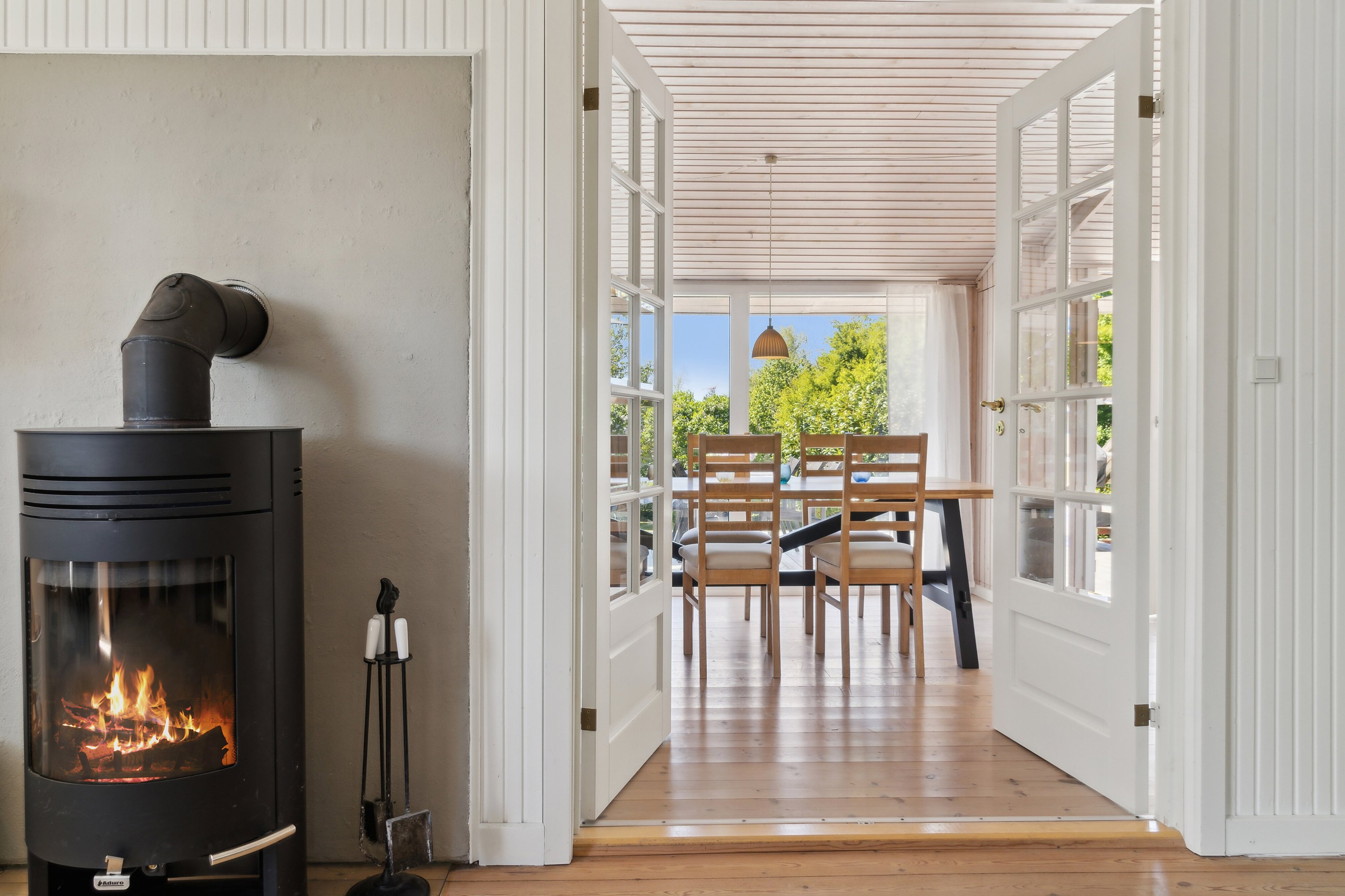 Fremhævet pejsestue billede i fuldskærmstilstand. Billede af Skadevænget 79, Vellerup, 4050 Skibby