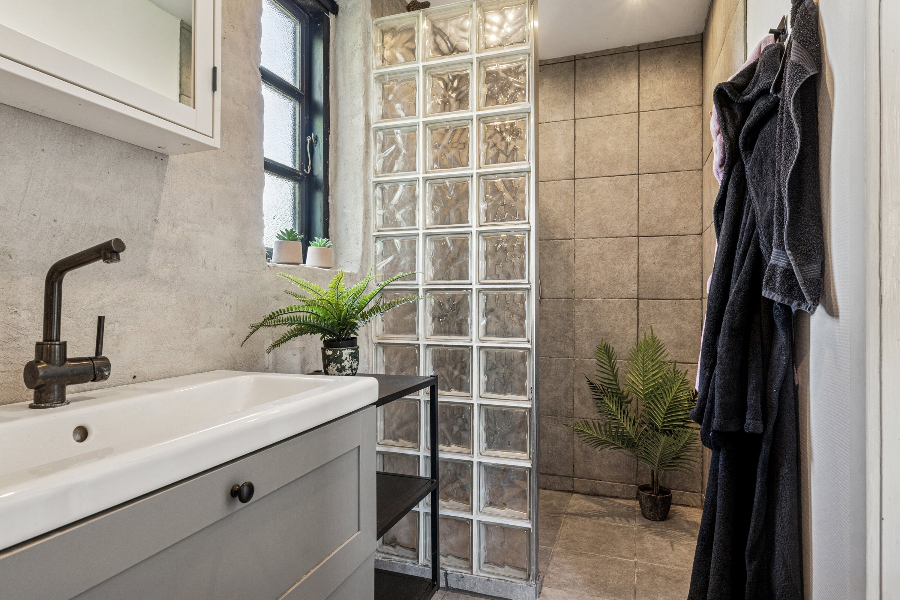 Fremhævet badeværelse billede i fuldskærmstilstand. Billede af Nørreås 37, 4200 Slagelse