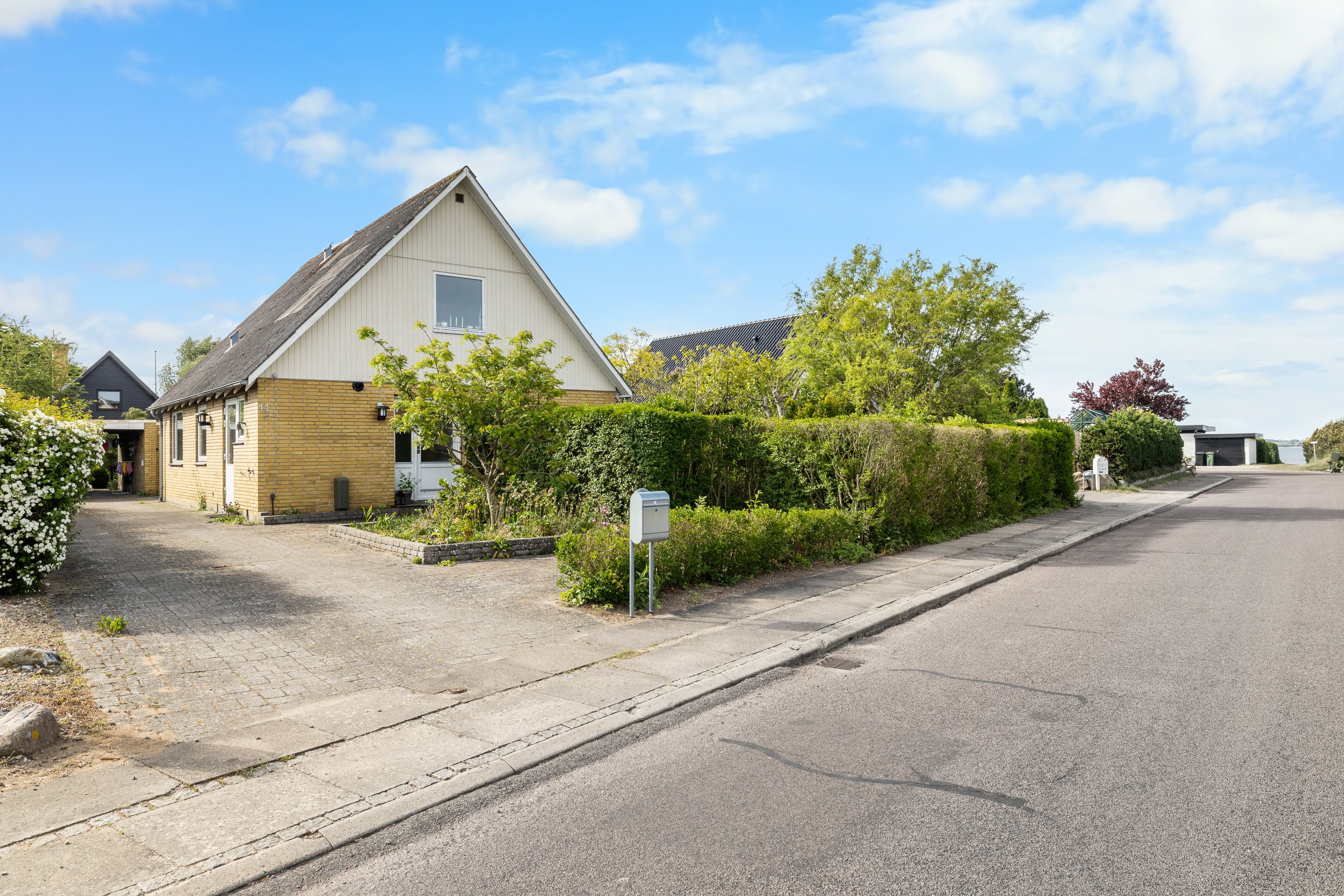 Fremhævet facade billede i fuldskærmstilstand. Billede af Strandparken 11, Faldsled, 5642 Millinge