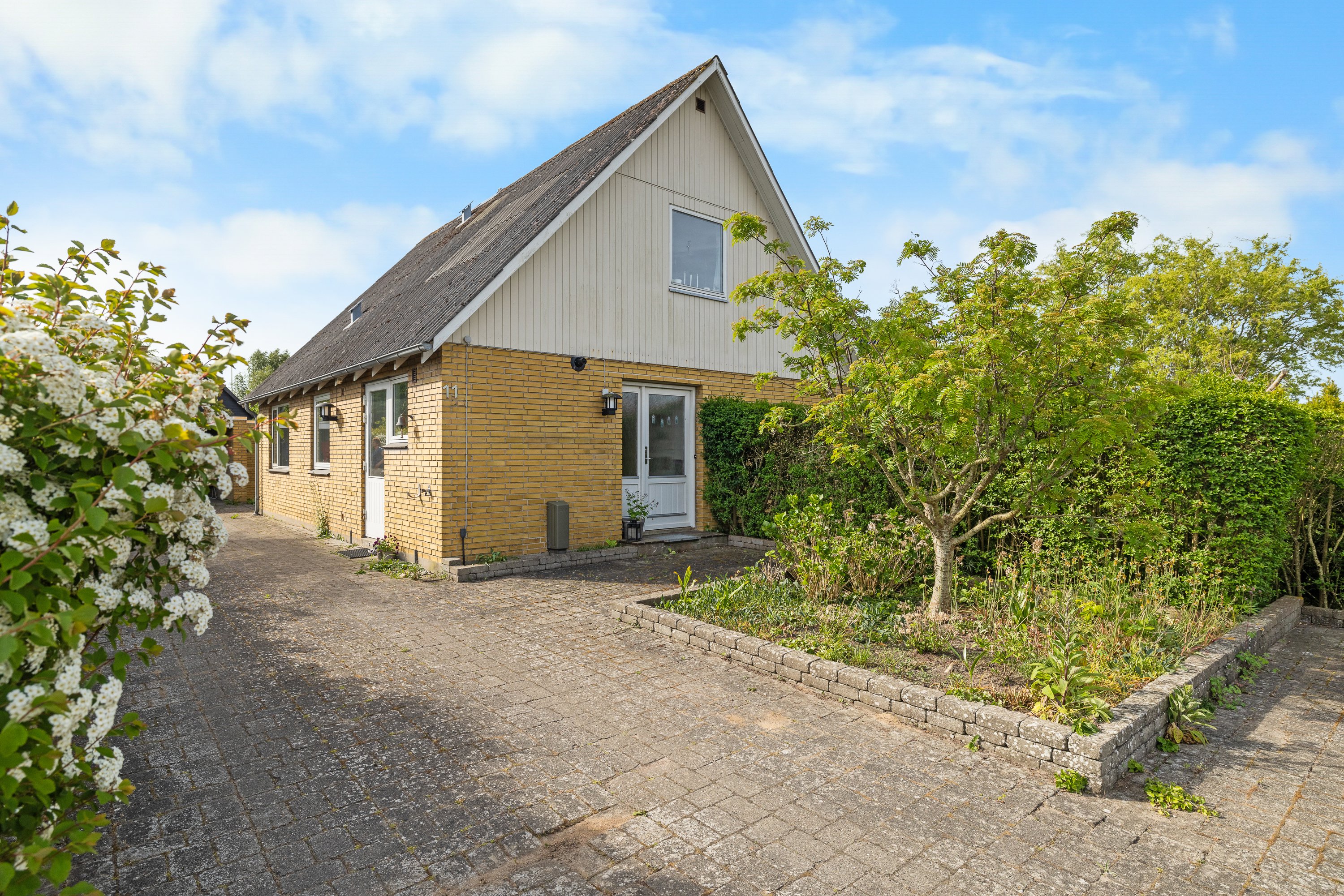 Fremhævet facade billede i fuldskærmstilstand. Billede af Strandparken 11, Faldsled, 5642 Millinge