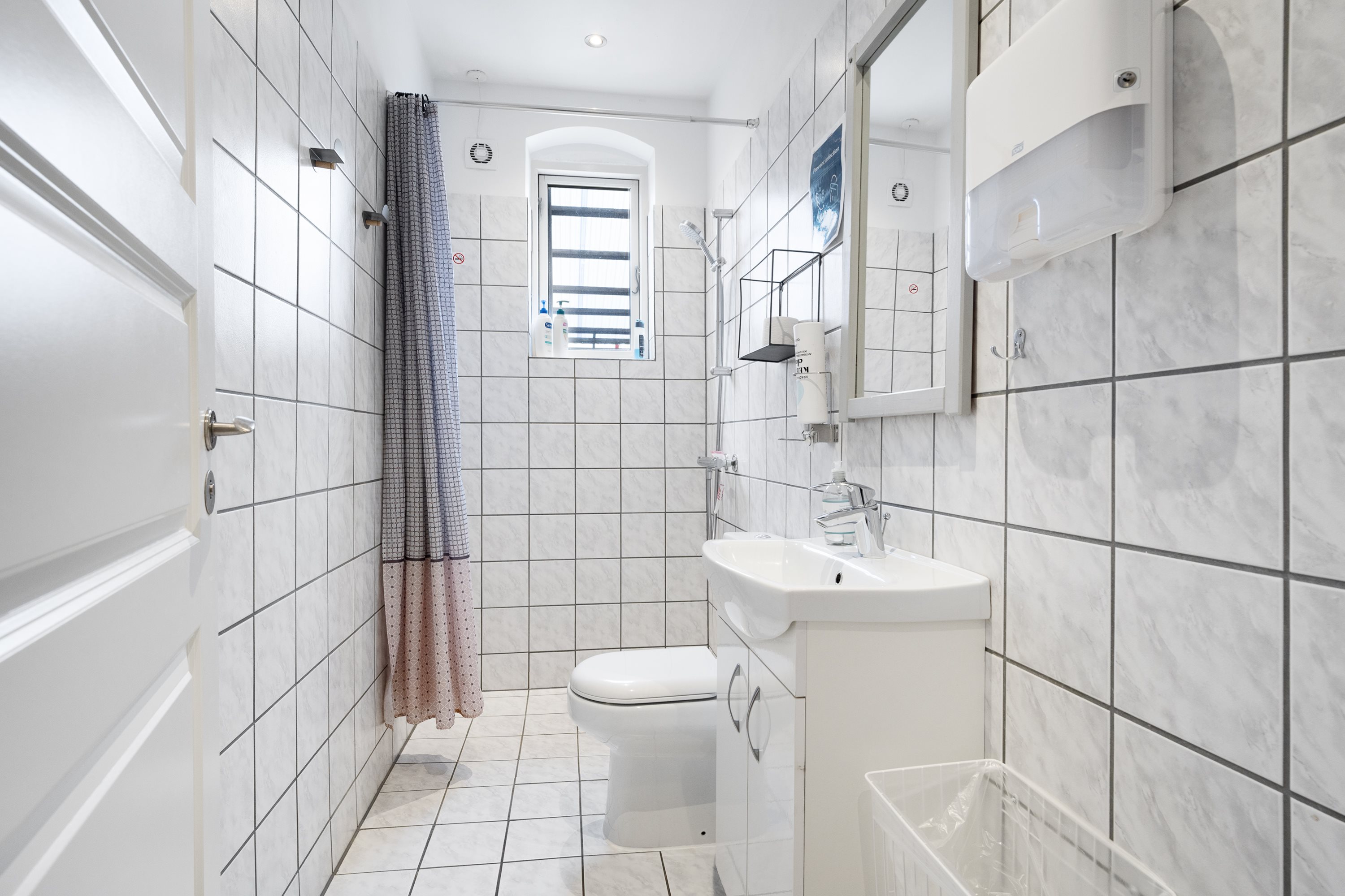 Fremhævet badeværelse billede i fuldskærmstilstand. Billede af Dronningensgade 6, 8900 Randers C