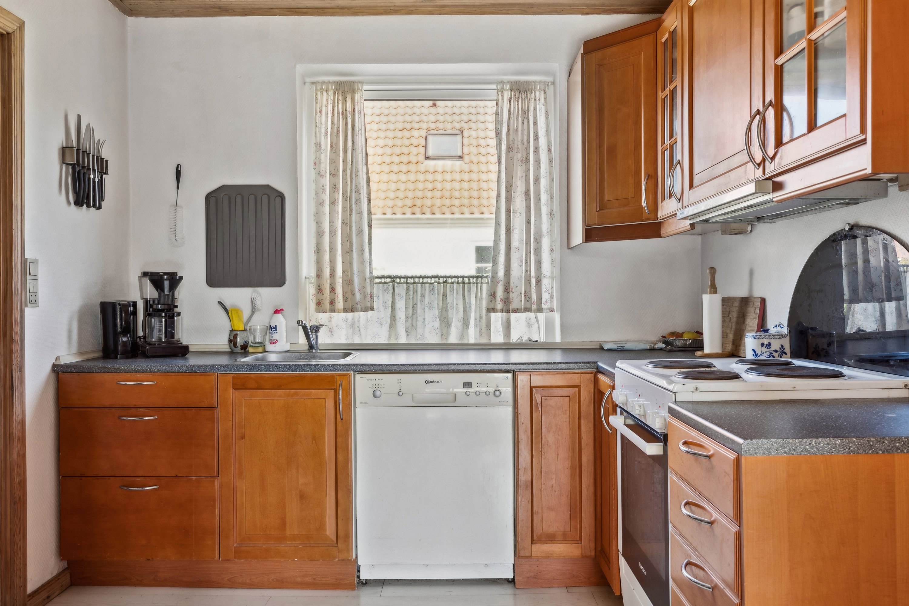 Fremhævet køkken billede i fuldskærmstilstand. Billede af Teglværksvangen 18, 4540 Fårevejle