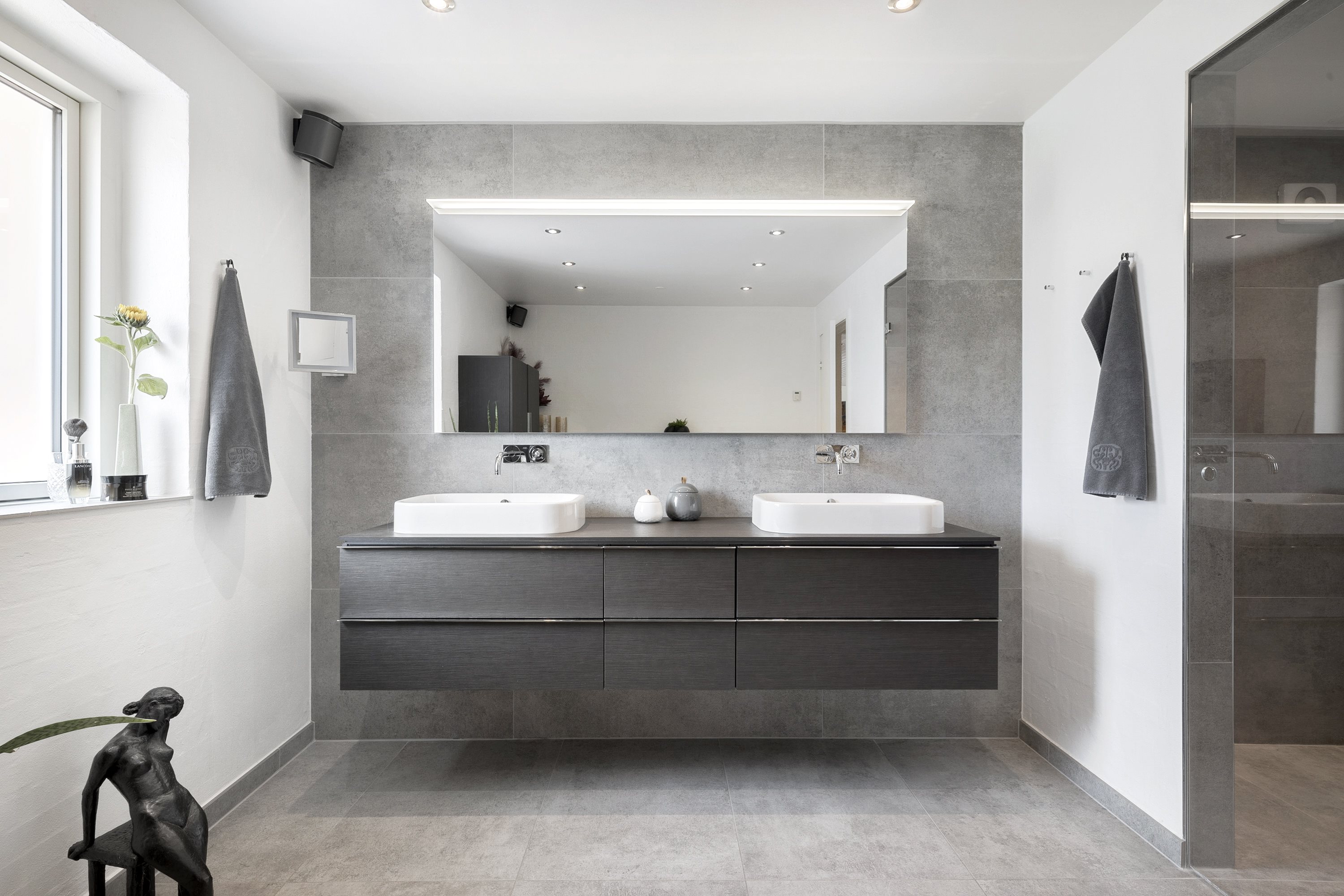 Fremhævet  billede i fuldskærmstilstand. Billede af Klokkens Kvarter 120, Holluf Pile, 5220 Odense SØ