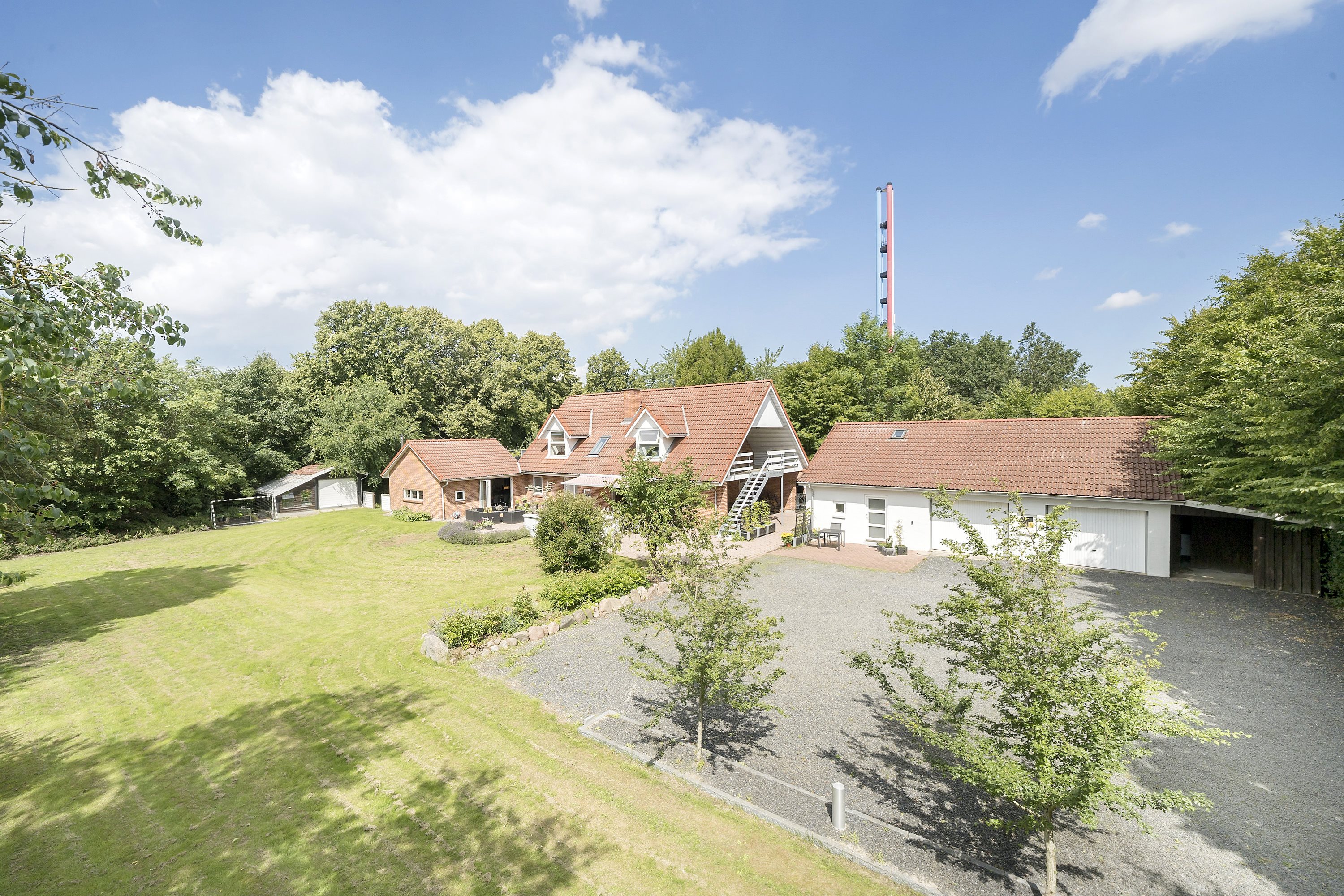 Fremhævet  billede i fuldskærmstilstand. Billede af Klokkens Kvarter 120, Holluf Pile, 5220 Odense SØ