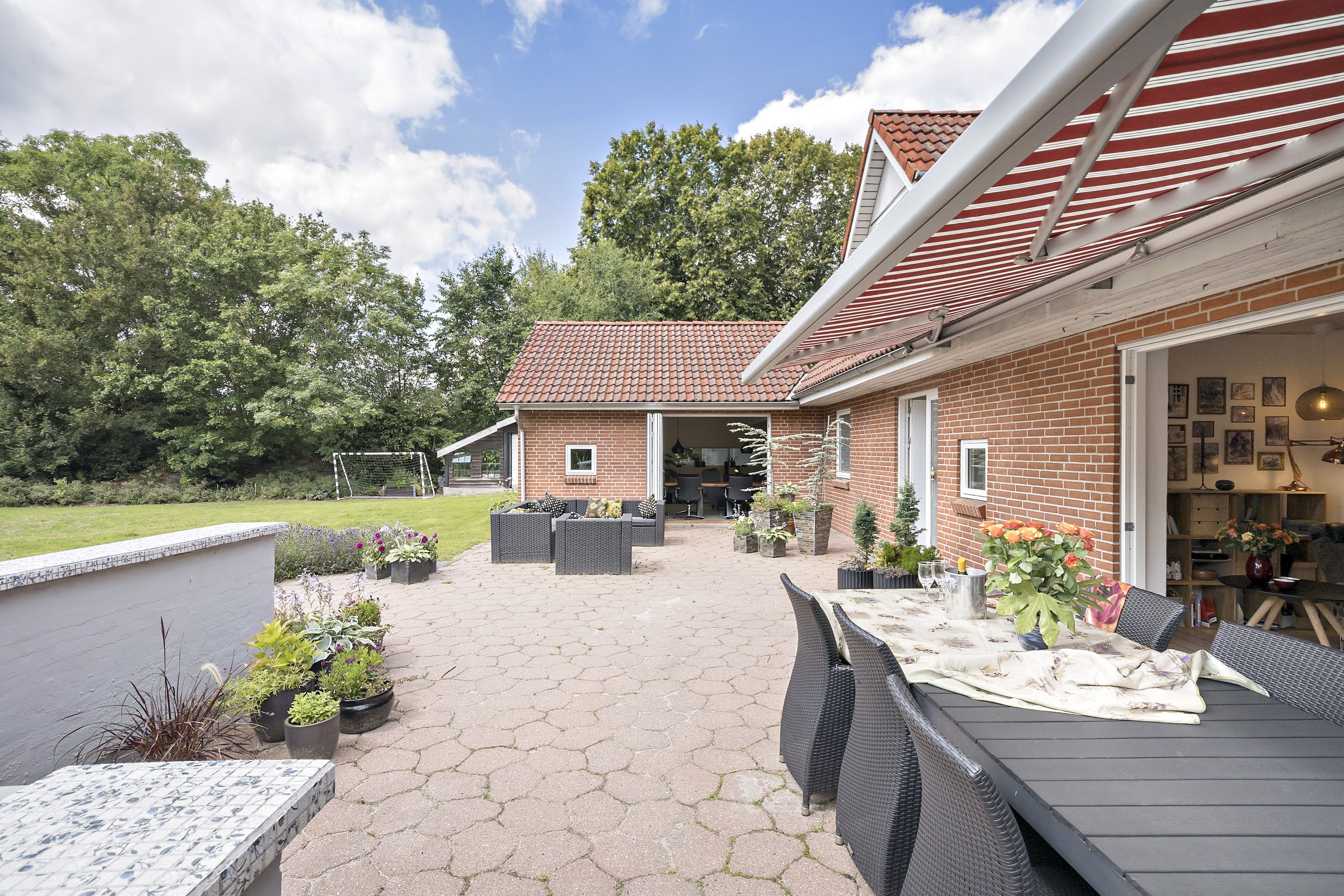 Fremhævet  billede i fuldskærmstilstand. Billede af Klokkens Kvarter 120, Holluf Pile, 5220 Odense SØ