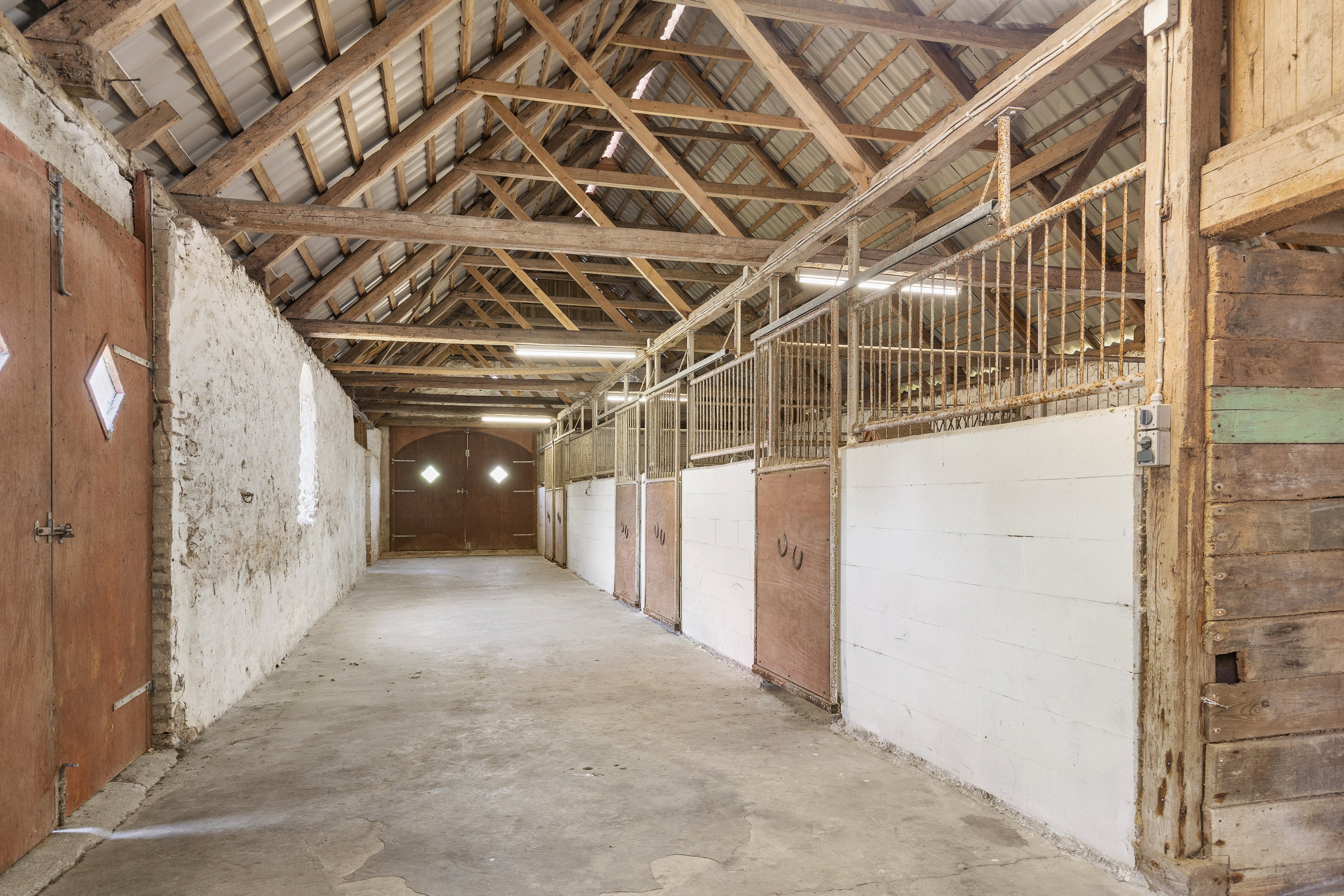 Fremhævet stald billede i fuldskærmstilstand. Billede af Industrivej 47, 9600 Aars