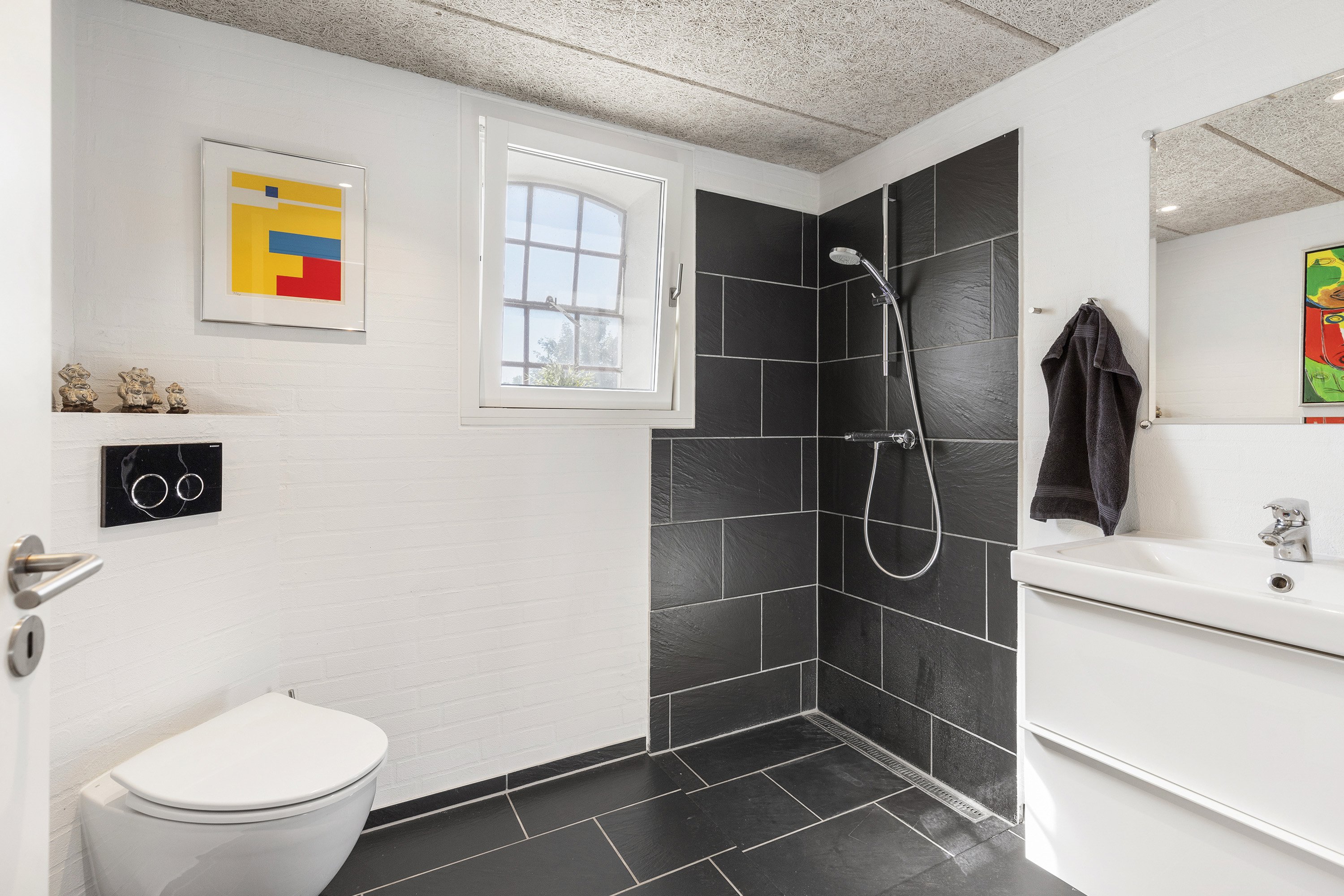 Fremhævet badeværelse billede i fuldskærmstilstand. Billede af Industrivej 47, 9600 Aars