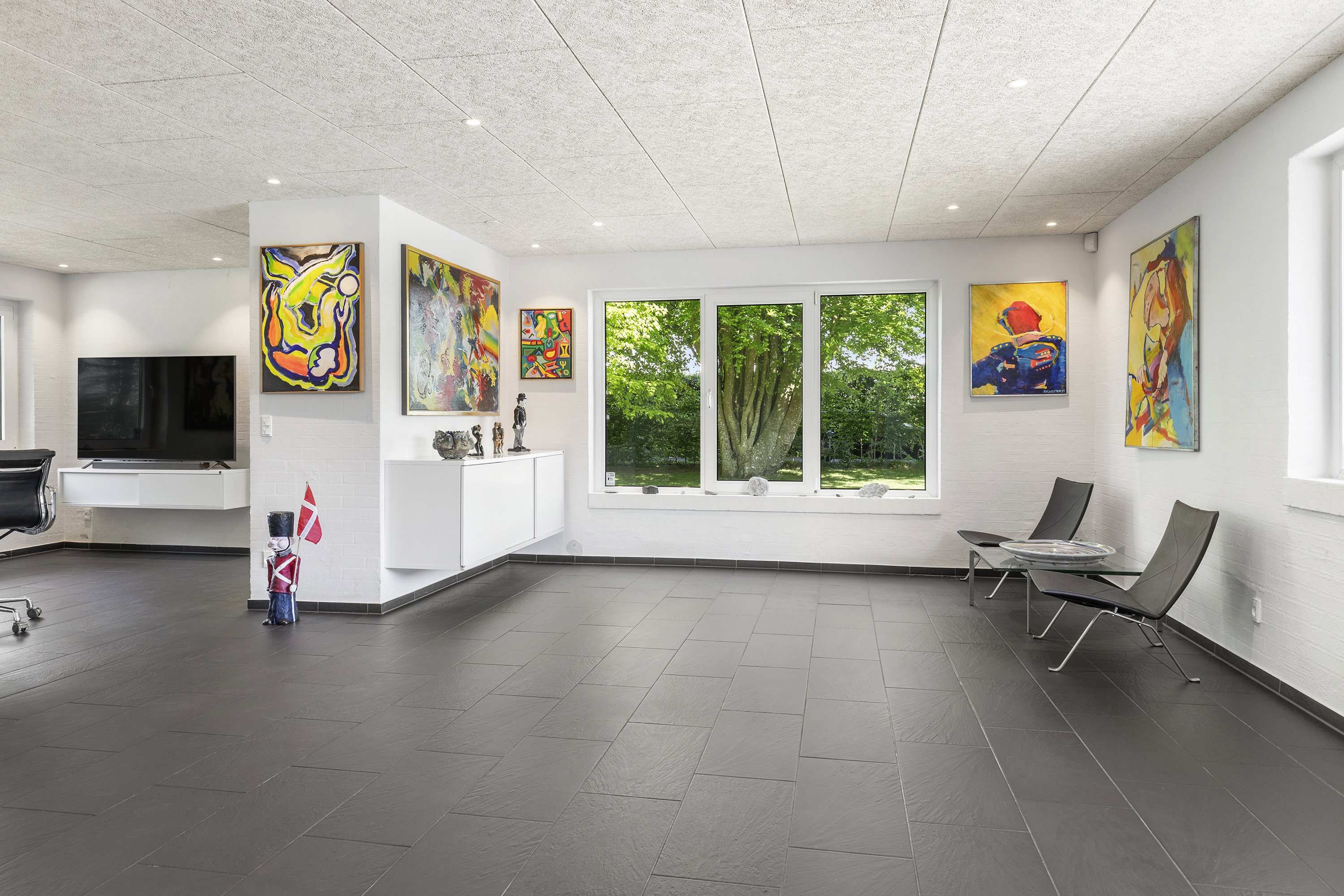 Fremhævet stue billede i fuldskærmstilstand. Billede af Industrivej 47, 9600 Aars