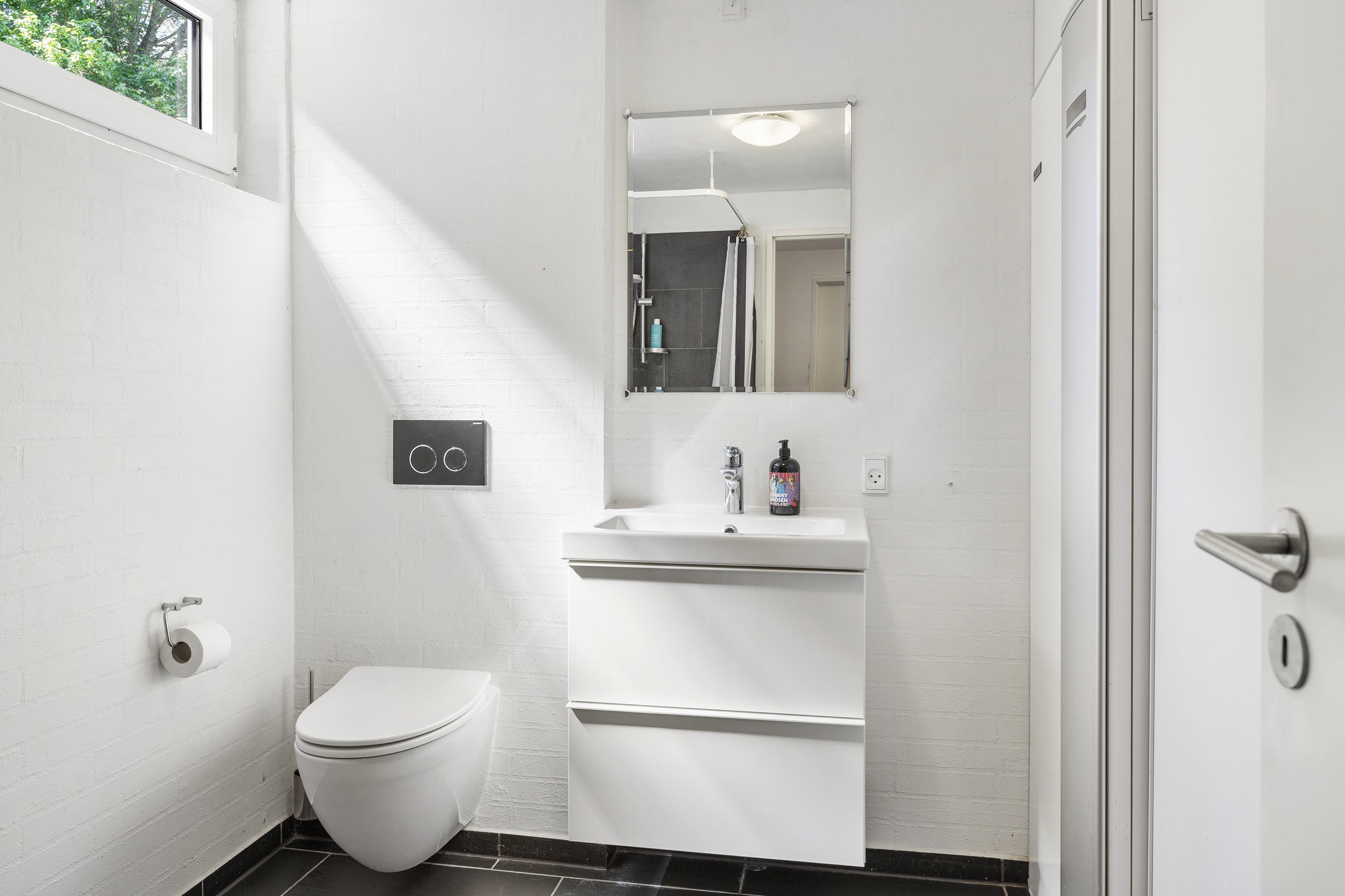 Fremhævet badeværelse billede i fuldskærmstilstand. Billede af Industrivej 47, 9600 Aars