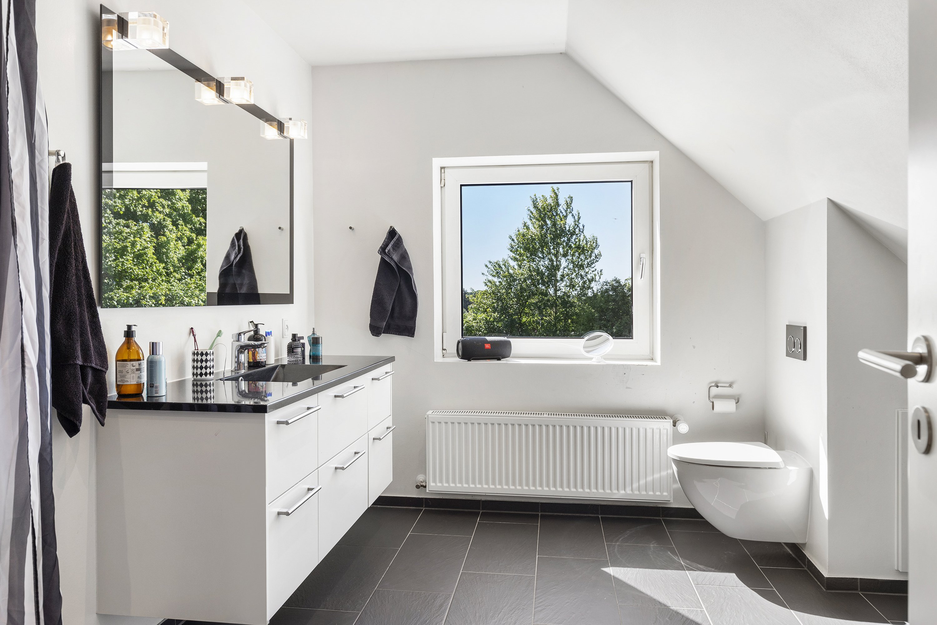 Fremhævet badeværelse billede i fuldskærmstilstand. Billede af Industrivej 47, 9600 Aars