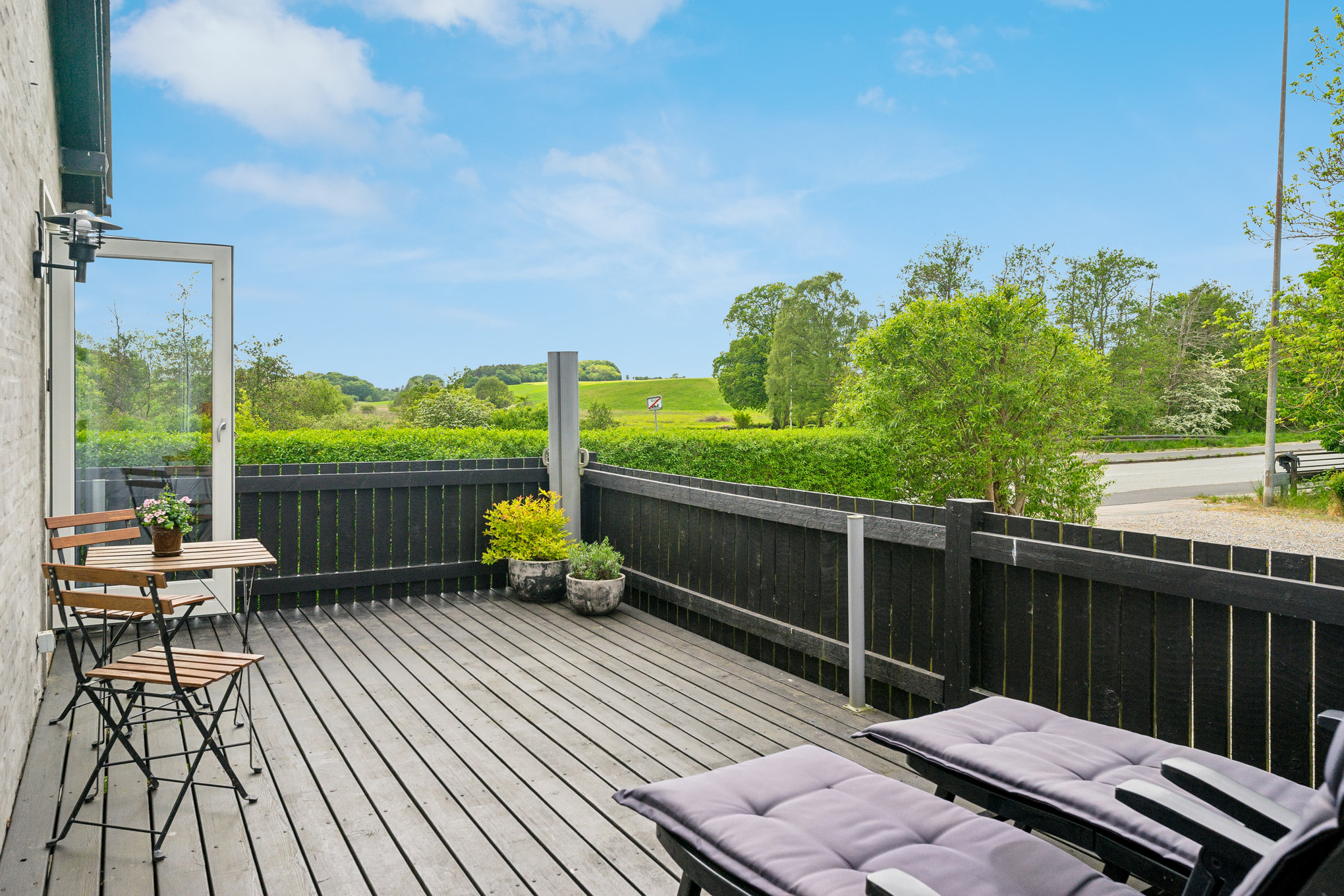 Fremhævet terrasse billede i fuldskærmstilstand. Billede af Hobrovej 400, 8920 Randers NV