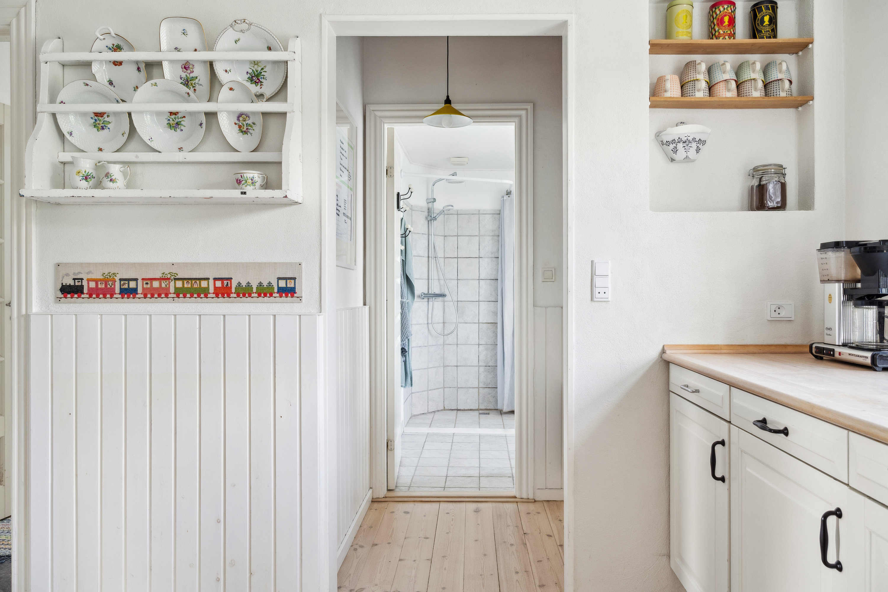 Fremhævet køkken billede i fuldskærmstilstand. Billede af Strandvej 1, 9560 Hadsund