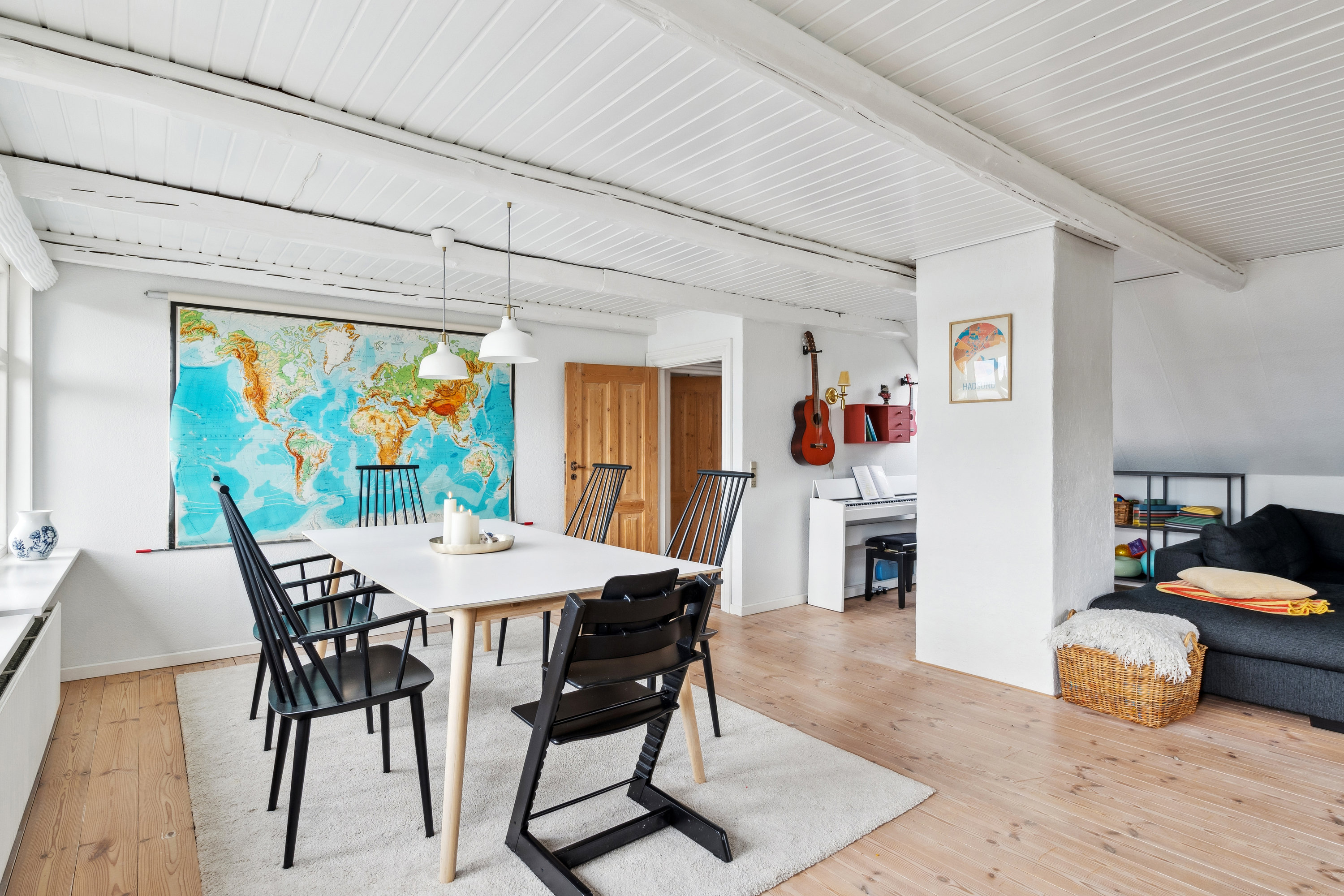 Fremhævet stue billede i fuldskærmstilstand. Billede af Strandvej 1, 9560 Hadsund