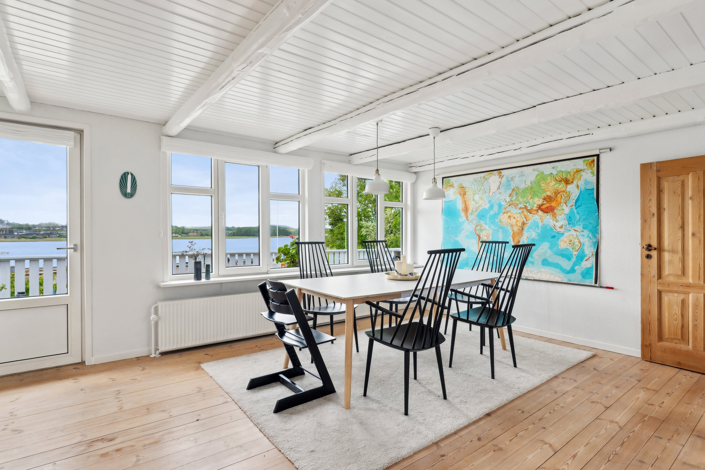 Fremhævet stue billede i fuldskærmstilstand. Billede af Strandvej 1, 9560 Hadsund