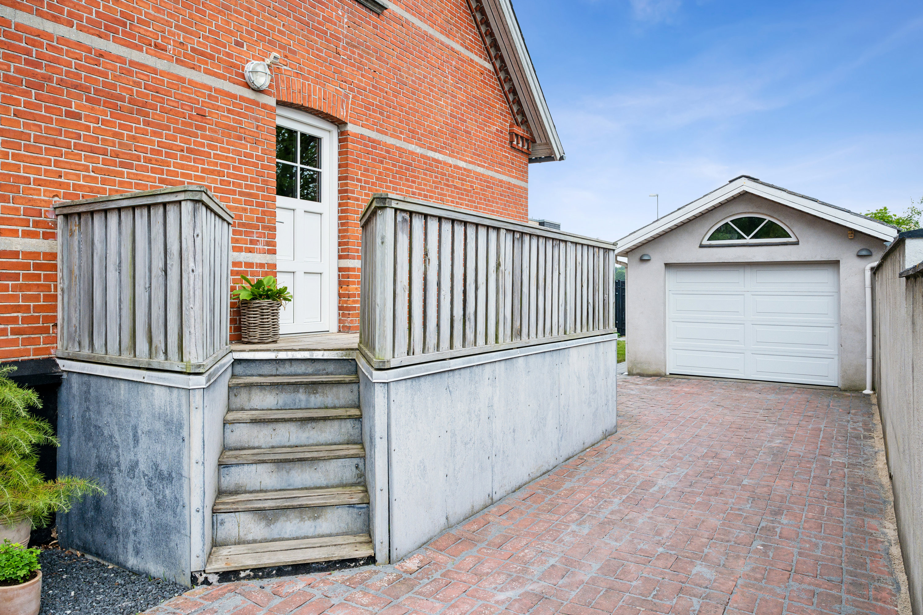 Fremhævet ejendom 1 billede i fuldskærmstilstand. Billede af Strandvej 1, 9560 Hadsund