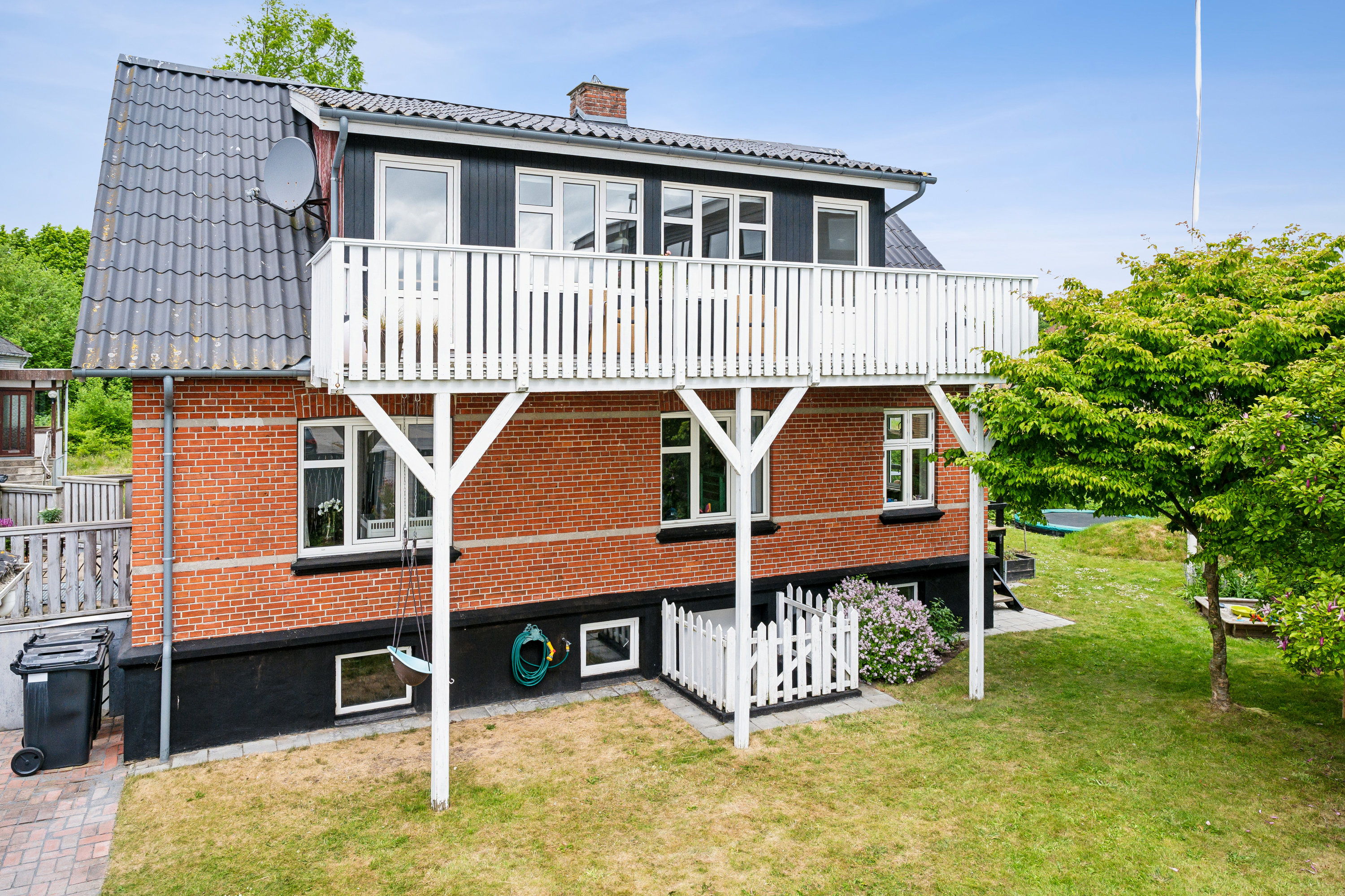 Fremhævet ejendom 1 billede i fuldskærmstilstand. Billede af Strandvej 1, 9560 Hadsund