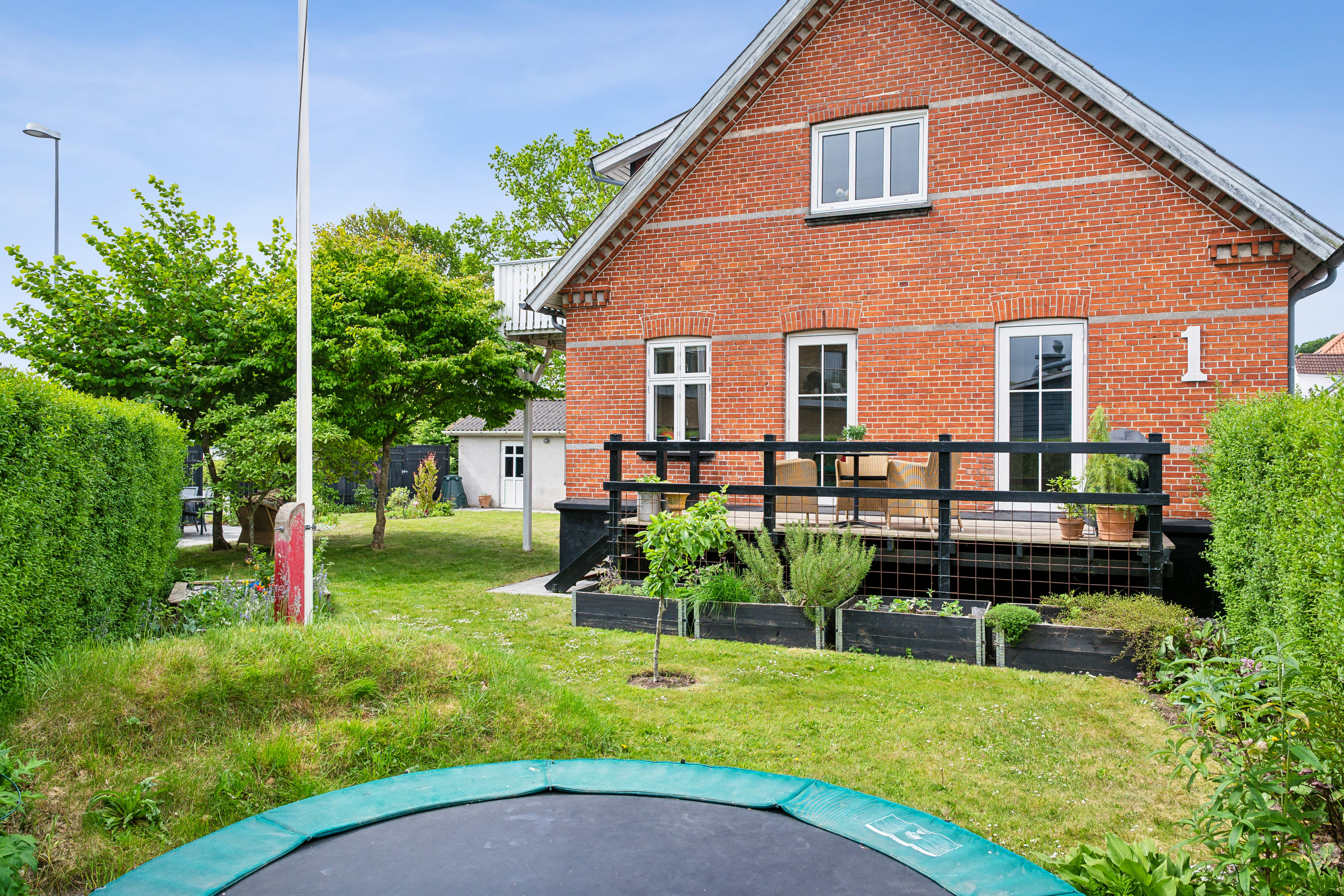 Fremhævet ejendom 1 billede i fuldskærmstilstand. Billede af Strandvej 1, 9560 Hadsund