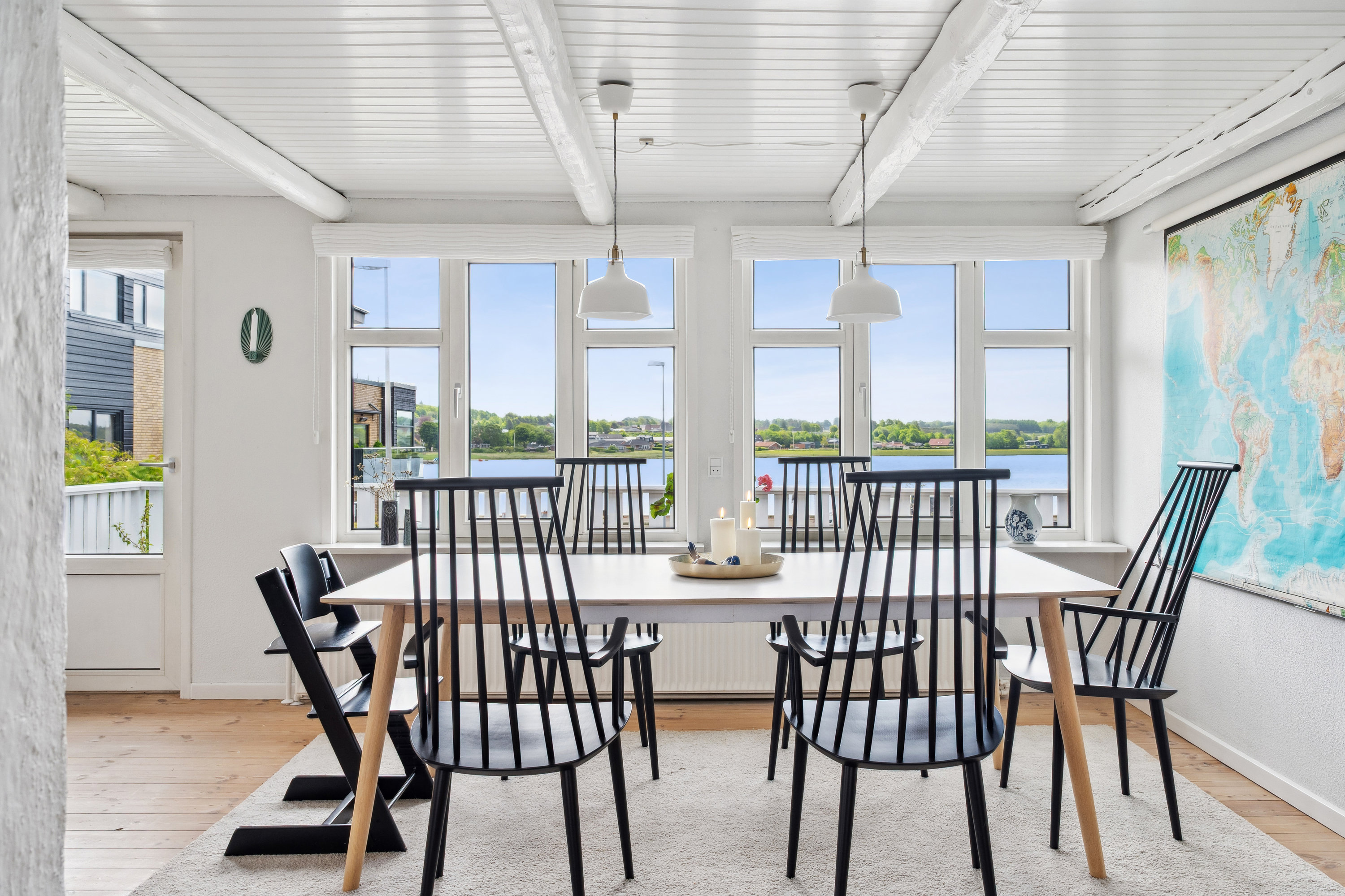 Fremhævet stue billede i fuldskærmstilstand. Billede af Strandvej 1, 9560 Hadsund