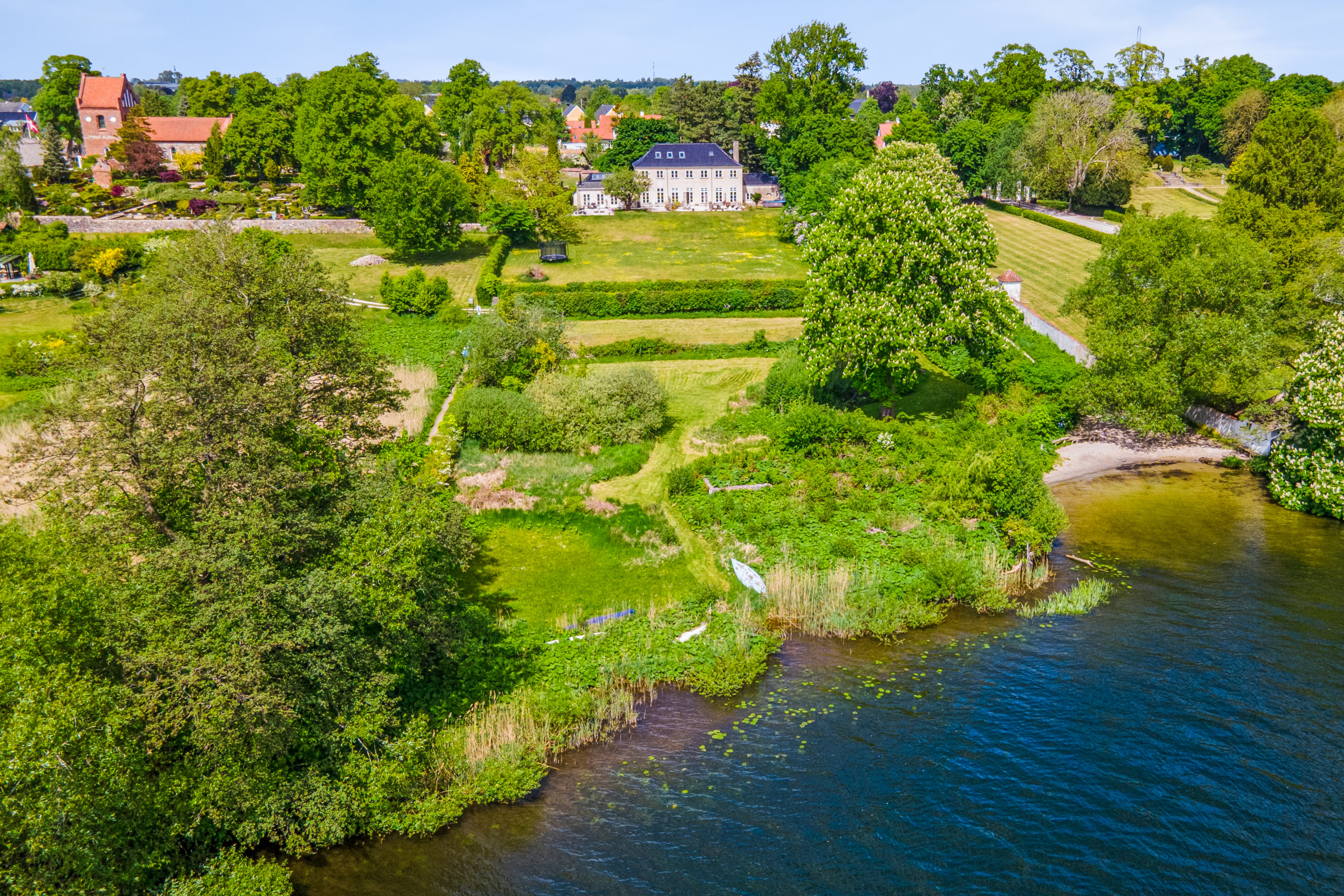 Fremhævet luftfoto billede i fuldskærmstilstand. Billede af Søvej 4B, 3520 Farum