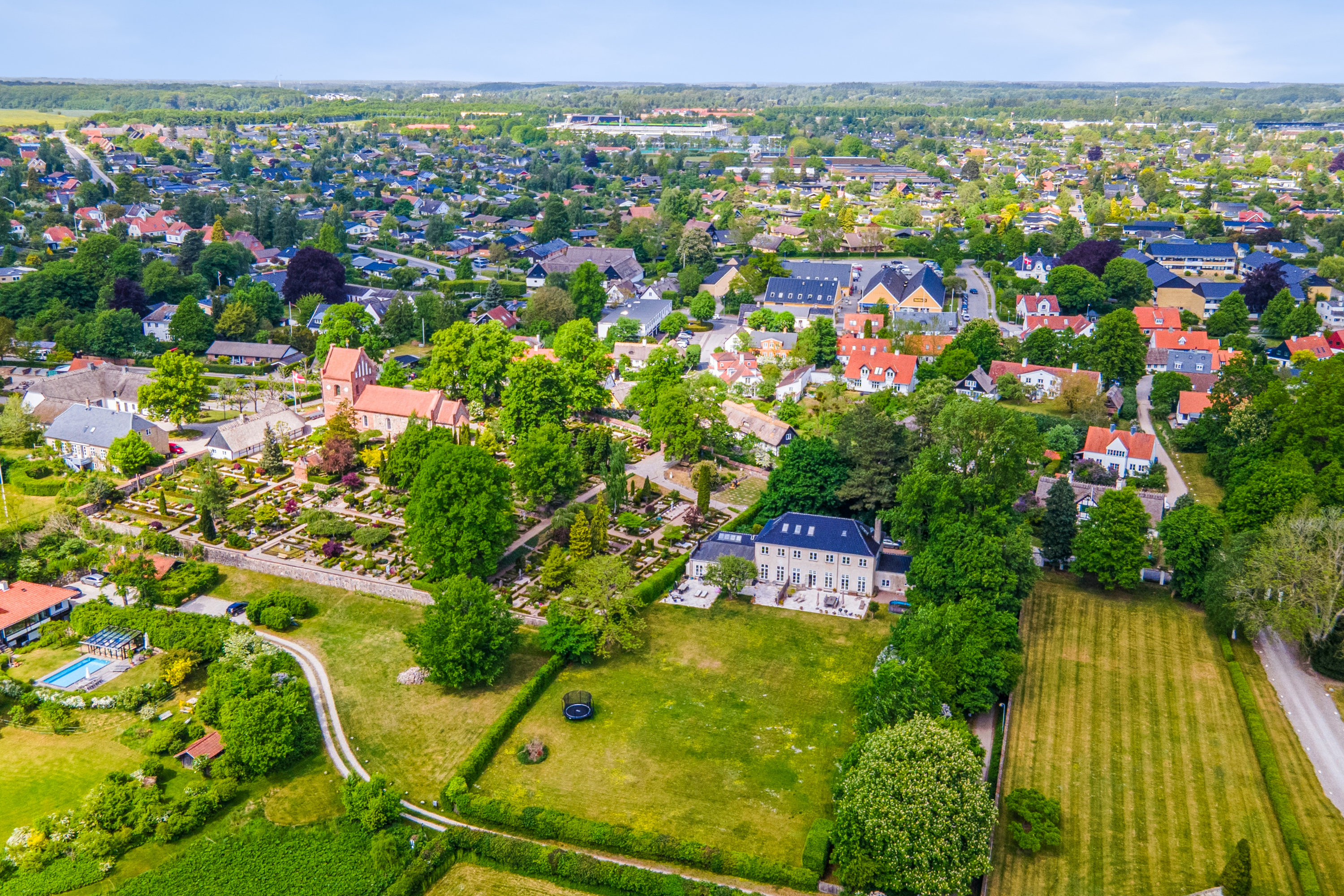 Fremhævet luftfoto billede i fuldskærmstilstand. Billede af Søvej 4B, 3520 Farum