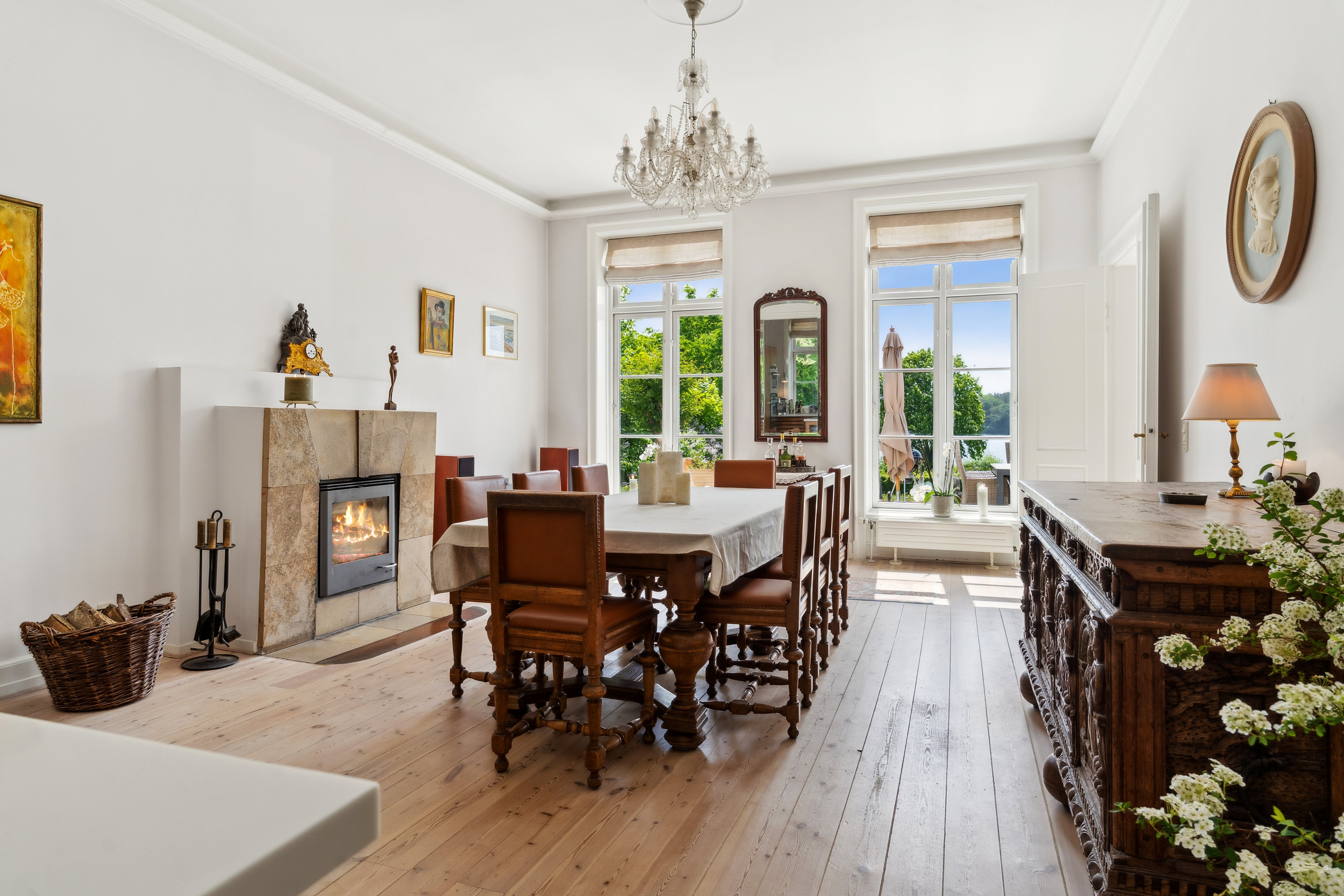 Fremhævet stue billede i fuldskærmstilstand. Billede af Søvej 4B, 3520 Farum