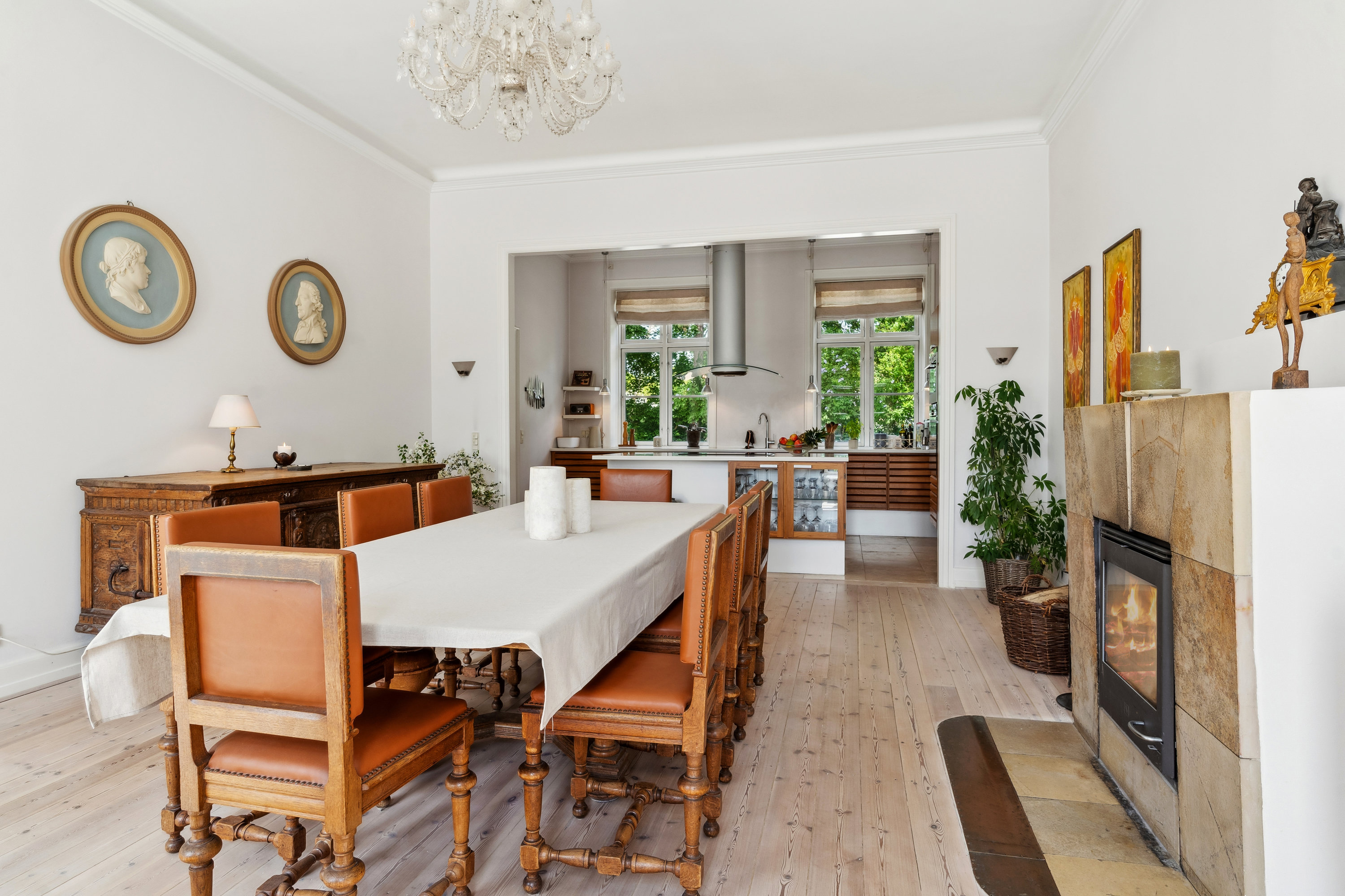 Fremhævet stue billede i fuldskærmstilstand. Billede af Søvej 4B, 3520 Farum