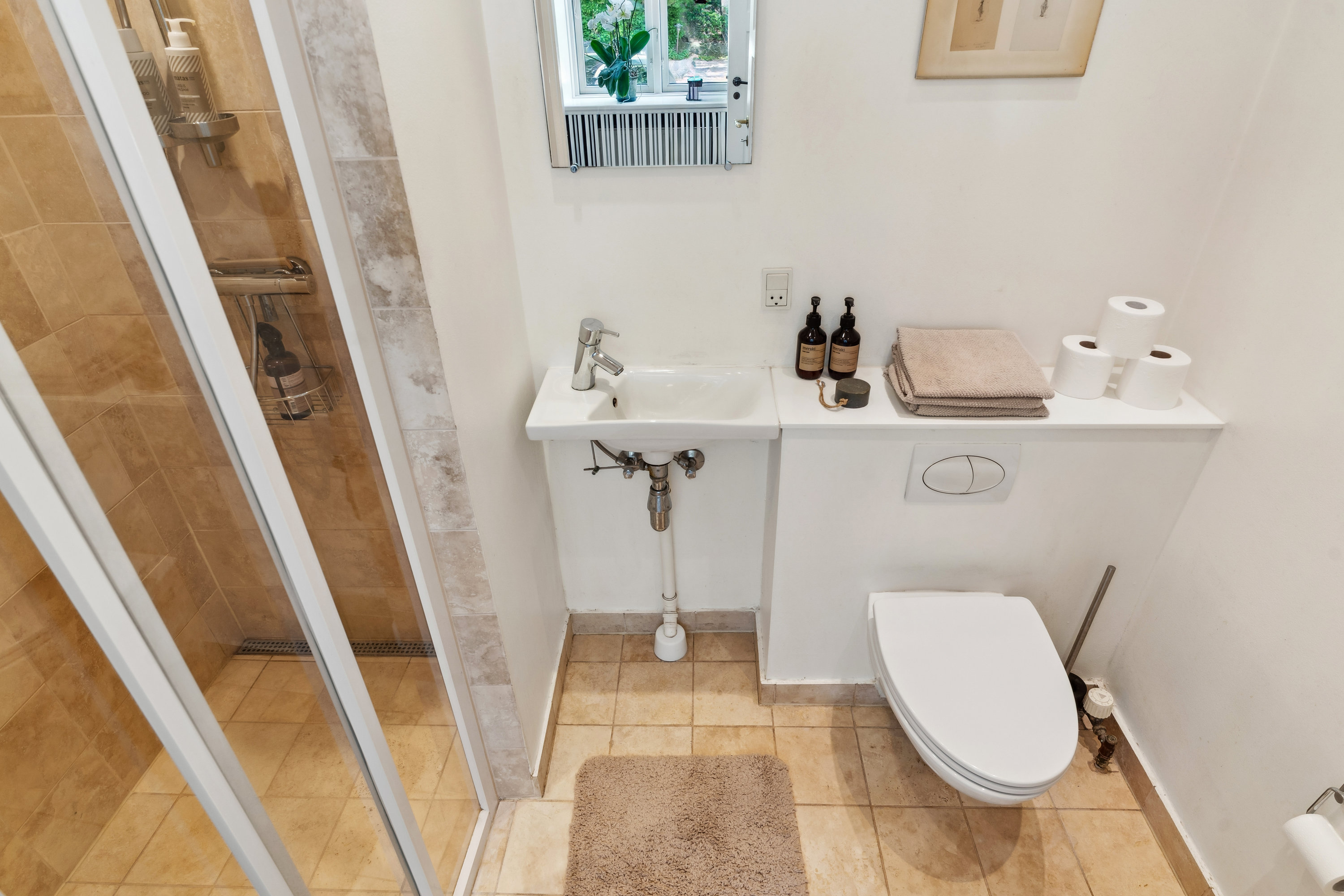 Fremhævet badeværelse billede i fuldskærmstilstand. Billede af Søvej 4B, 3520 Farum