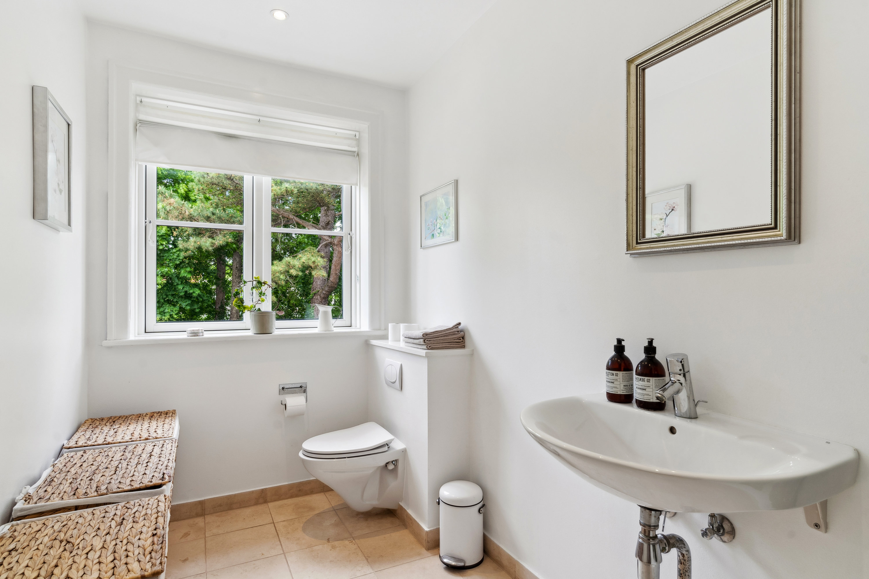 Fremhævet badeværelse billede i fuldskærmstilstand. Billede af Søvej 4B, 3520 Farum