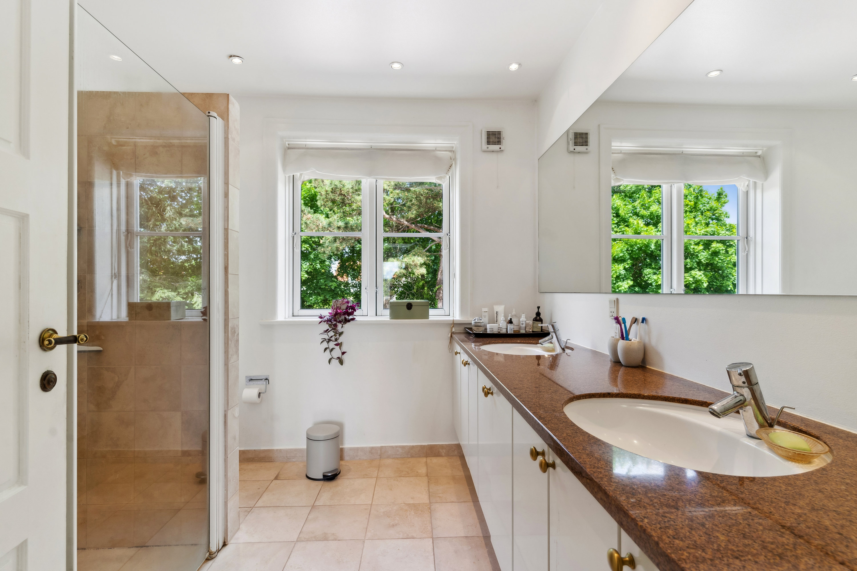 Fremhævet badeværelse billede i fuldskærmstilstand. Billede af Søvej 4B, 3520 Farum