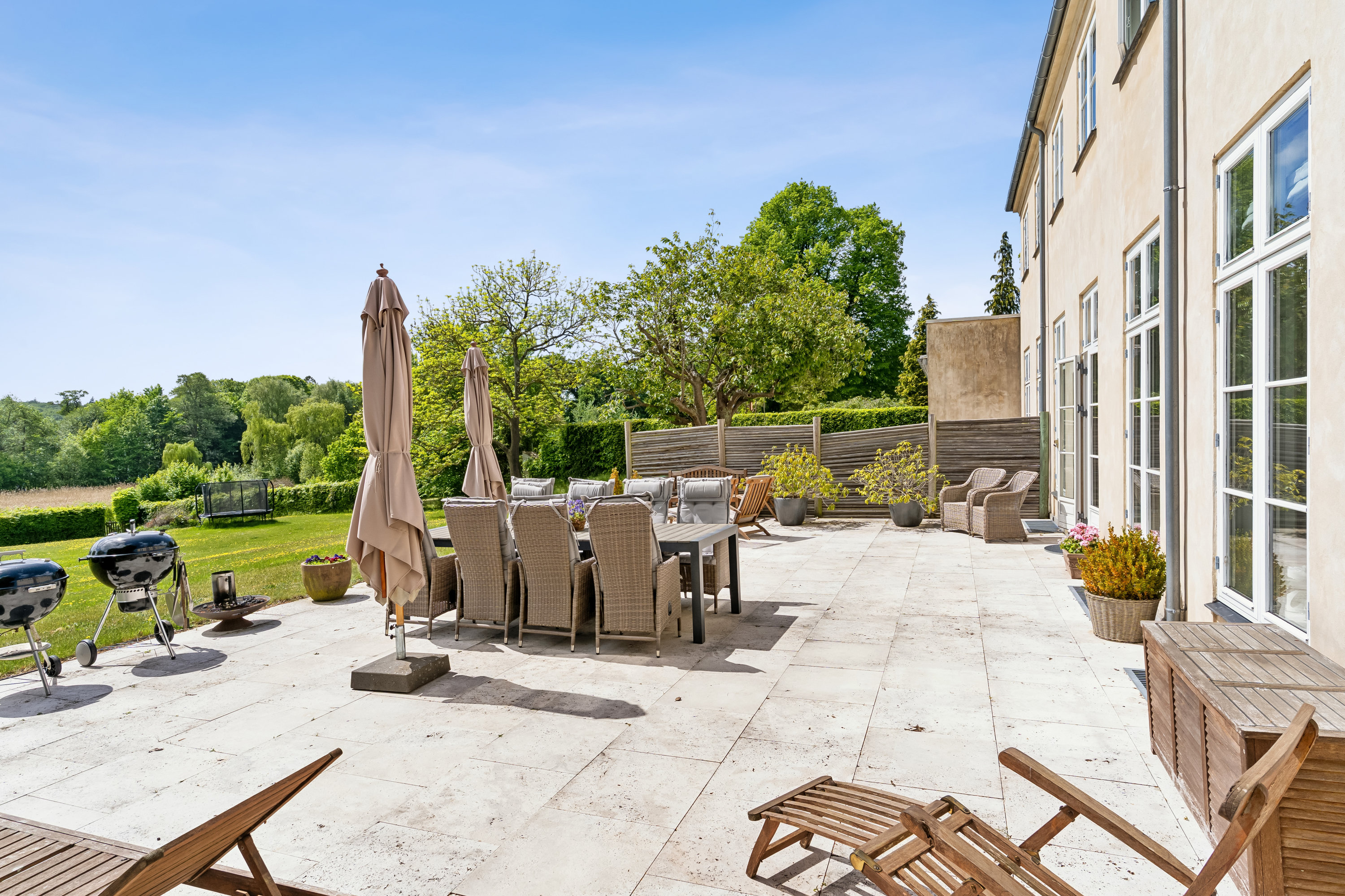 Fremhævet terrasse billede i fuldskærmstilstand. Billede af Søvej 4B, 3520 Farum