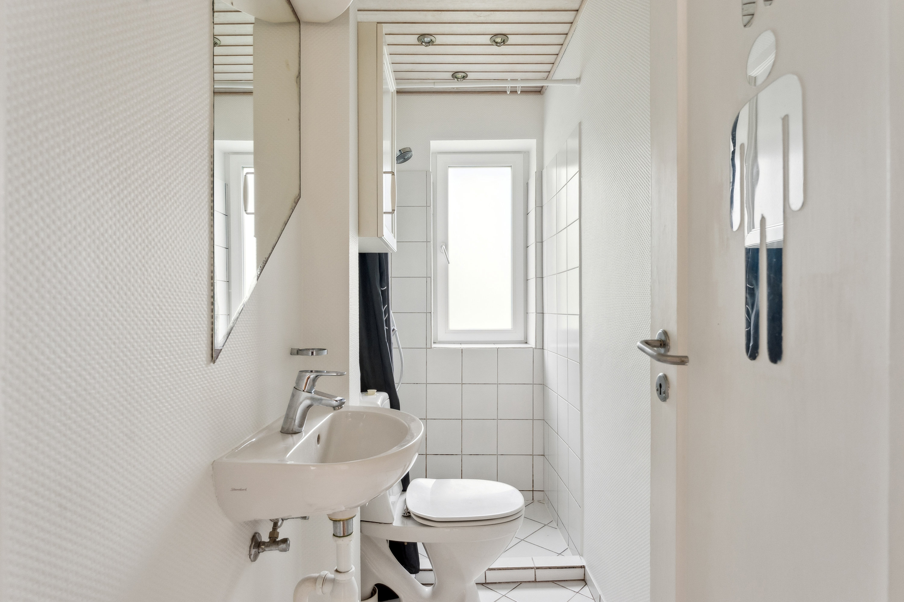 Fremhævet badeværelse billede i fuldskærmstilstand. Billede af Gl. Lervang 17, st.. tv., 8930 Randers NØ