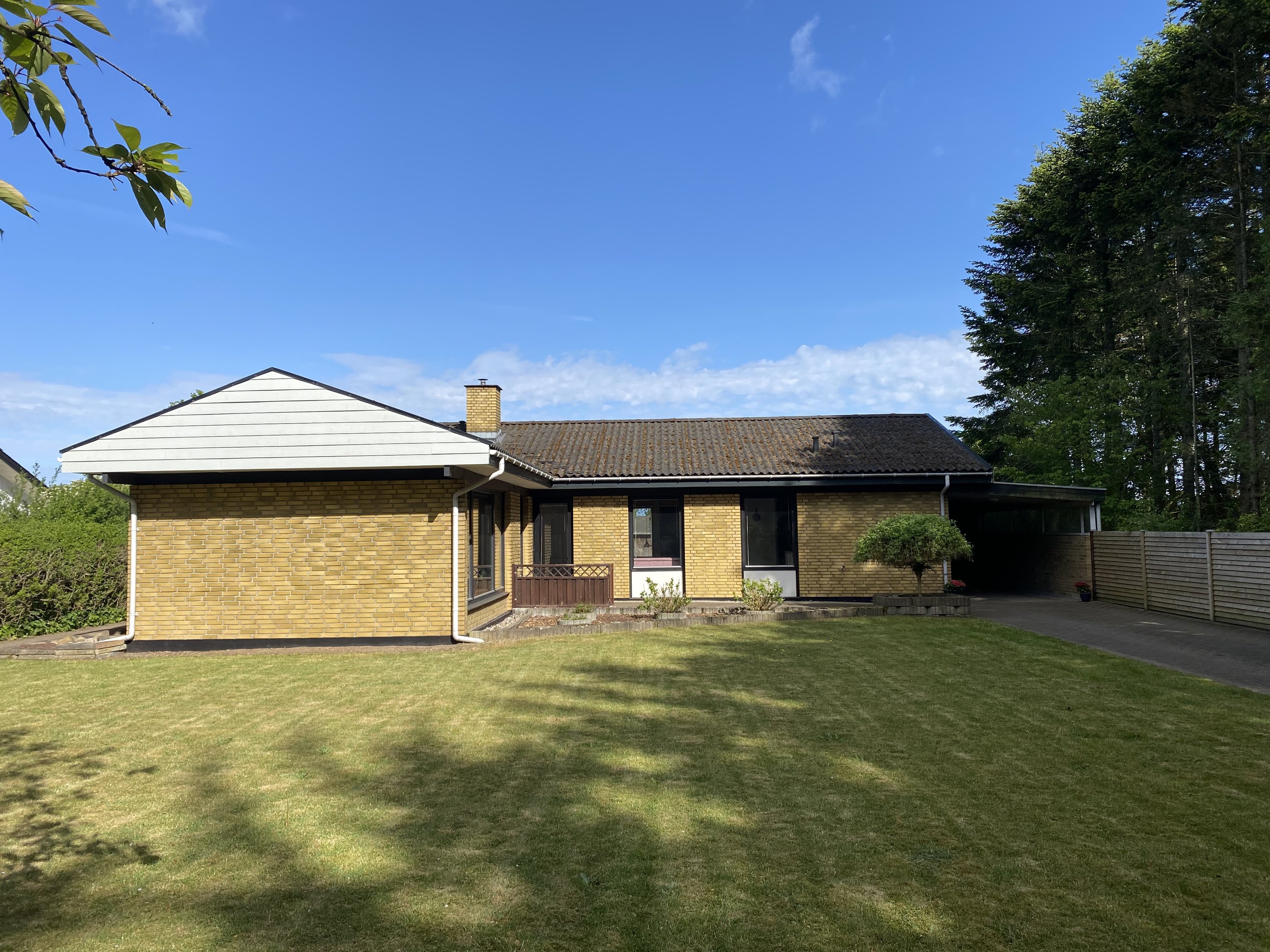 Fremhævet set fra vejen billede i fuldskærmstilstand. Billede af Møllevej 13, Lyngså, 9300 Sæby